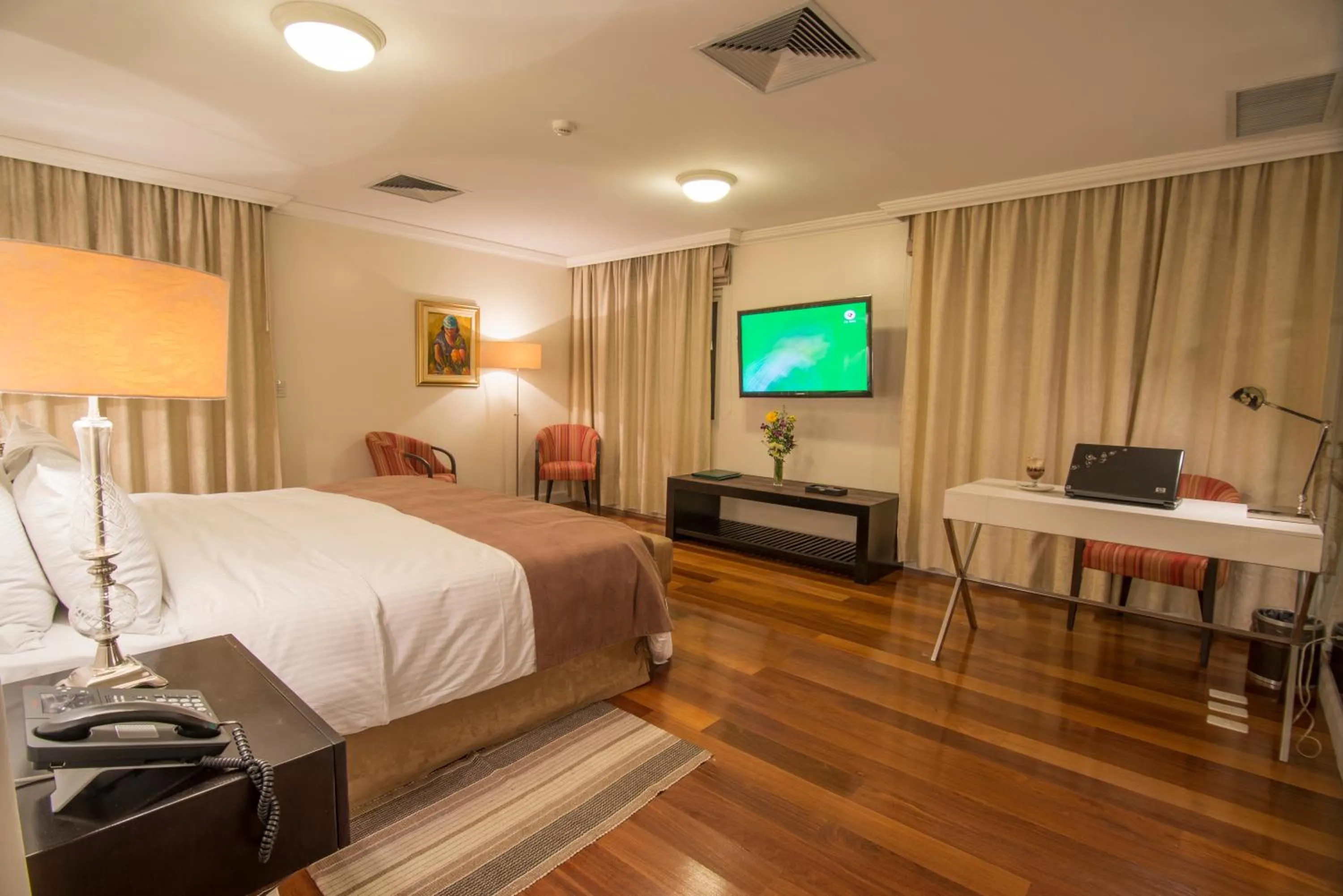 Bed in Hotel Villa Morra Suites