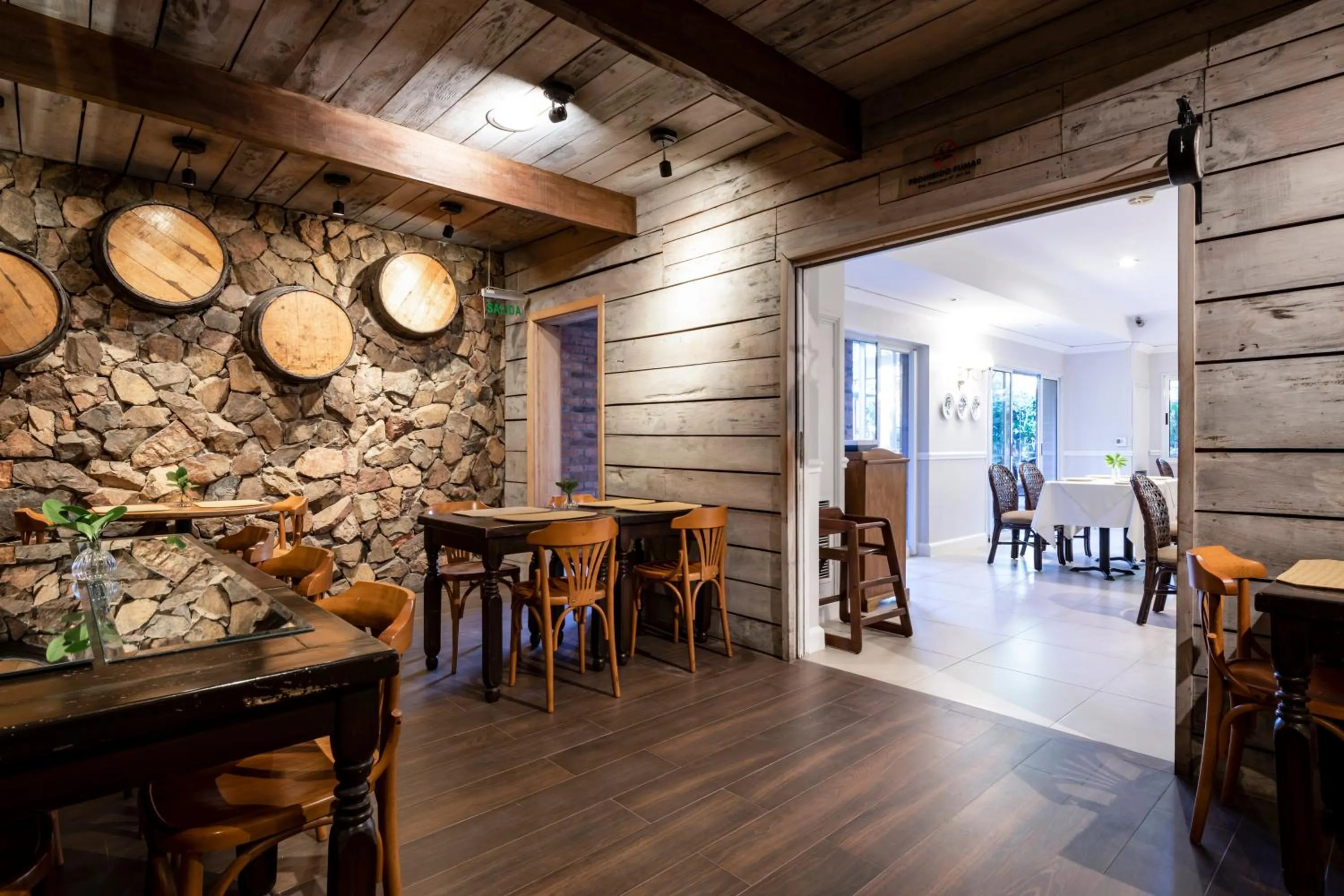 Restaurant/places to eat in Hotel Villa Morra Suites