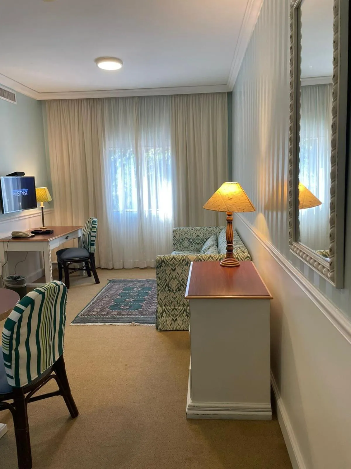 TV and multimedia in Hotel Villa Morra Suites