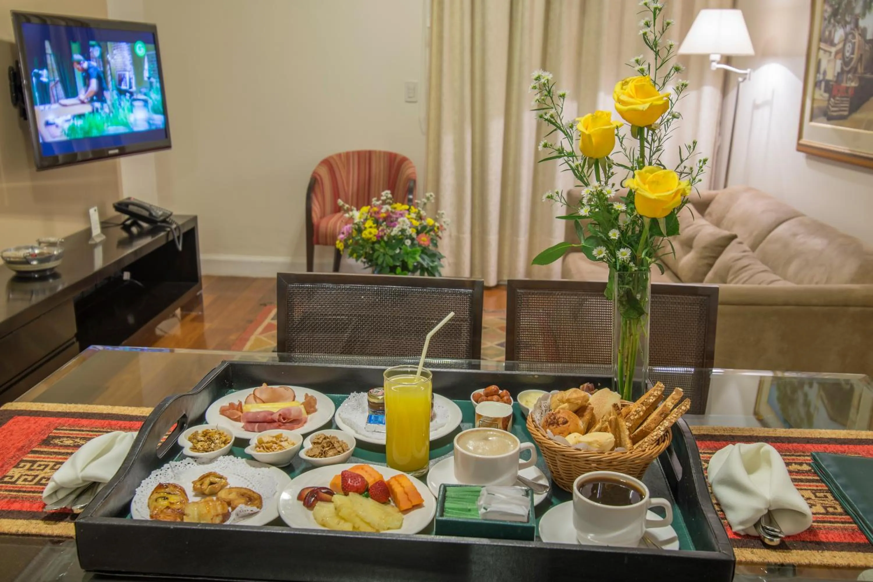 Dining area in Hotel Villa Morra Suites