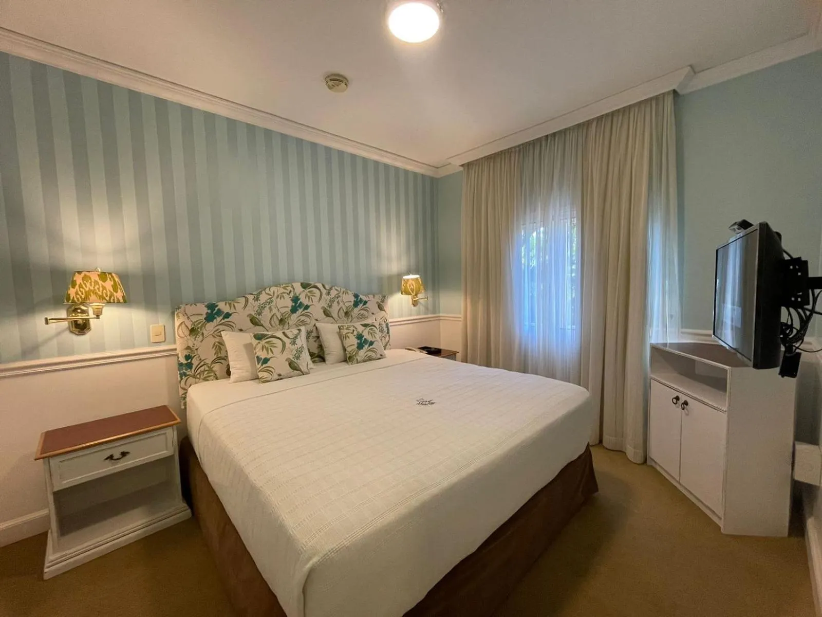 Bed in Hotel Villa Morra Suites