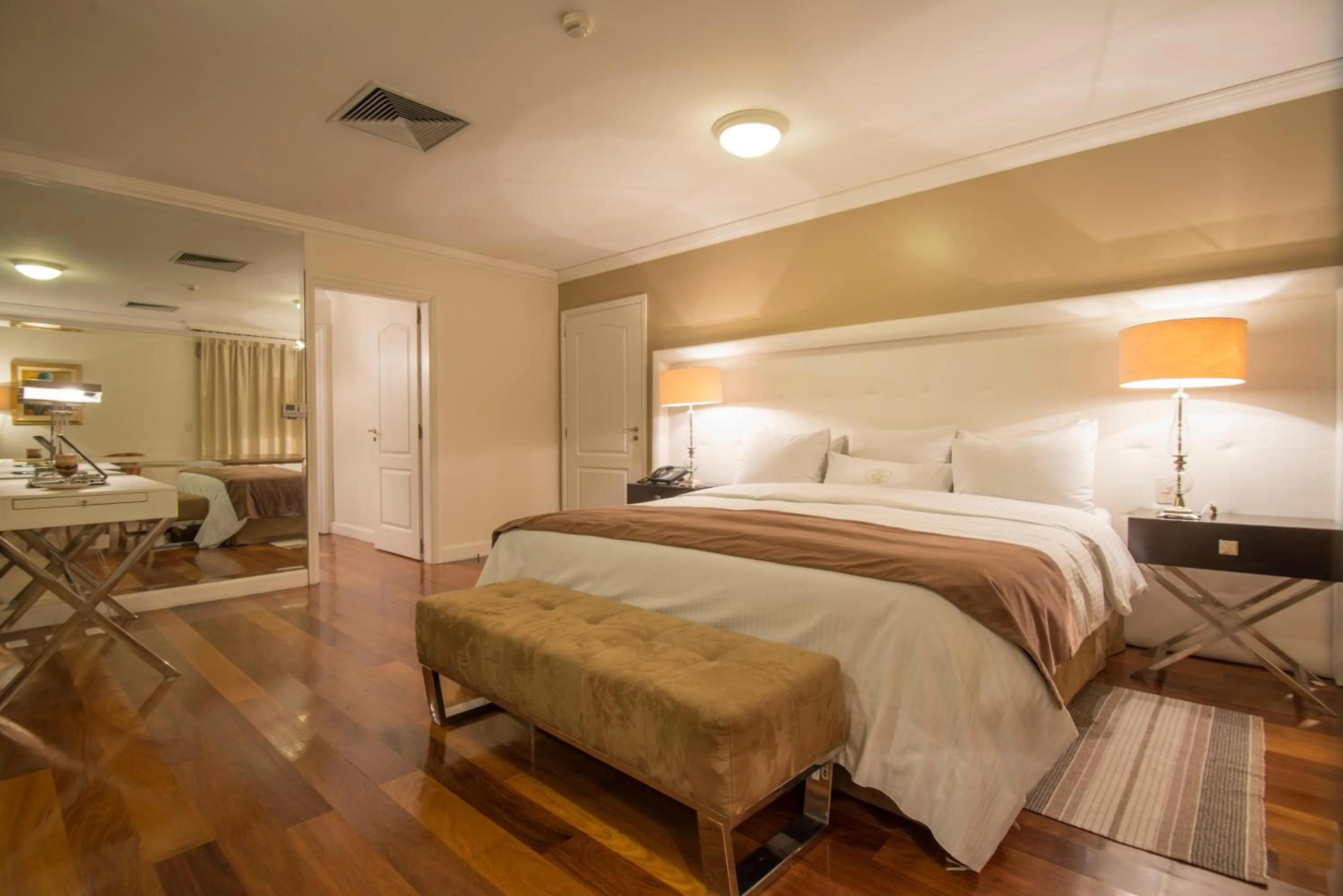 Decorative detail, Bed in Hotel Villa Morra Suites