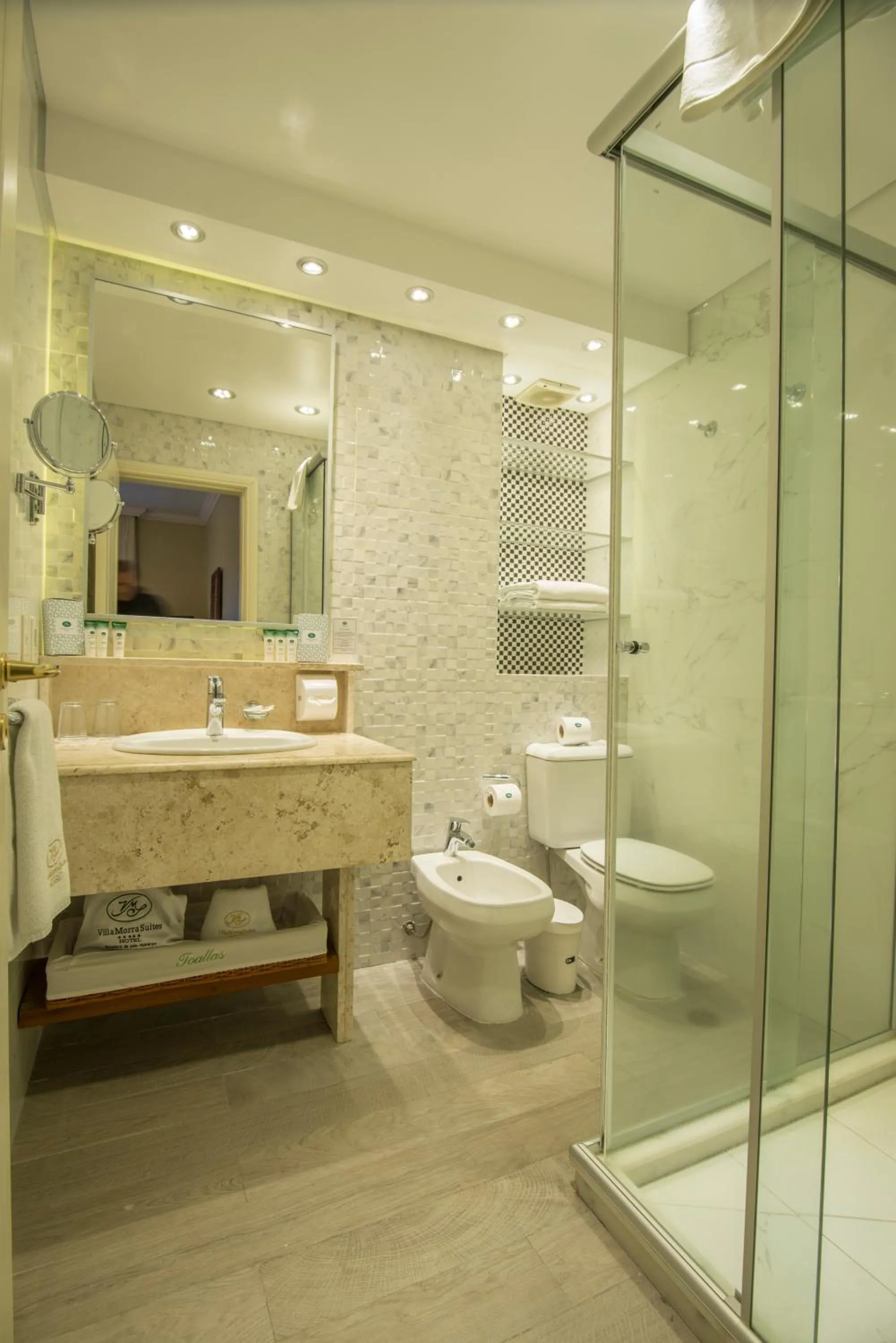 Bathroom in Hotel Villa Morra Suites