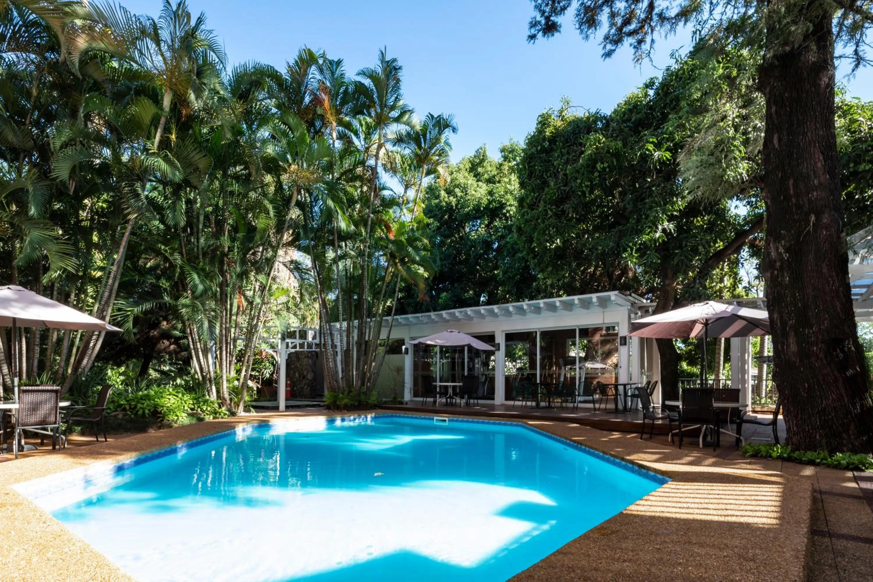 Pool view in Hotel Villa Morra Suites