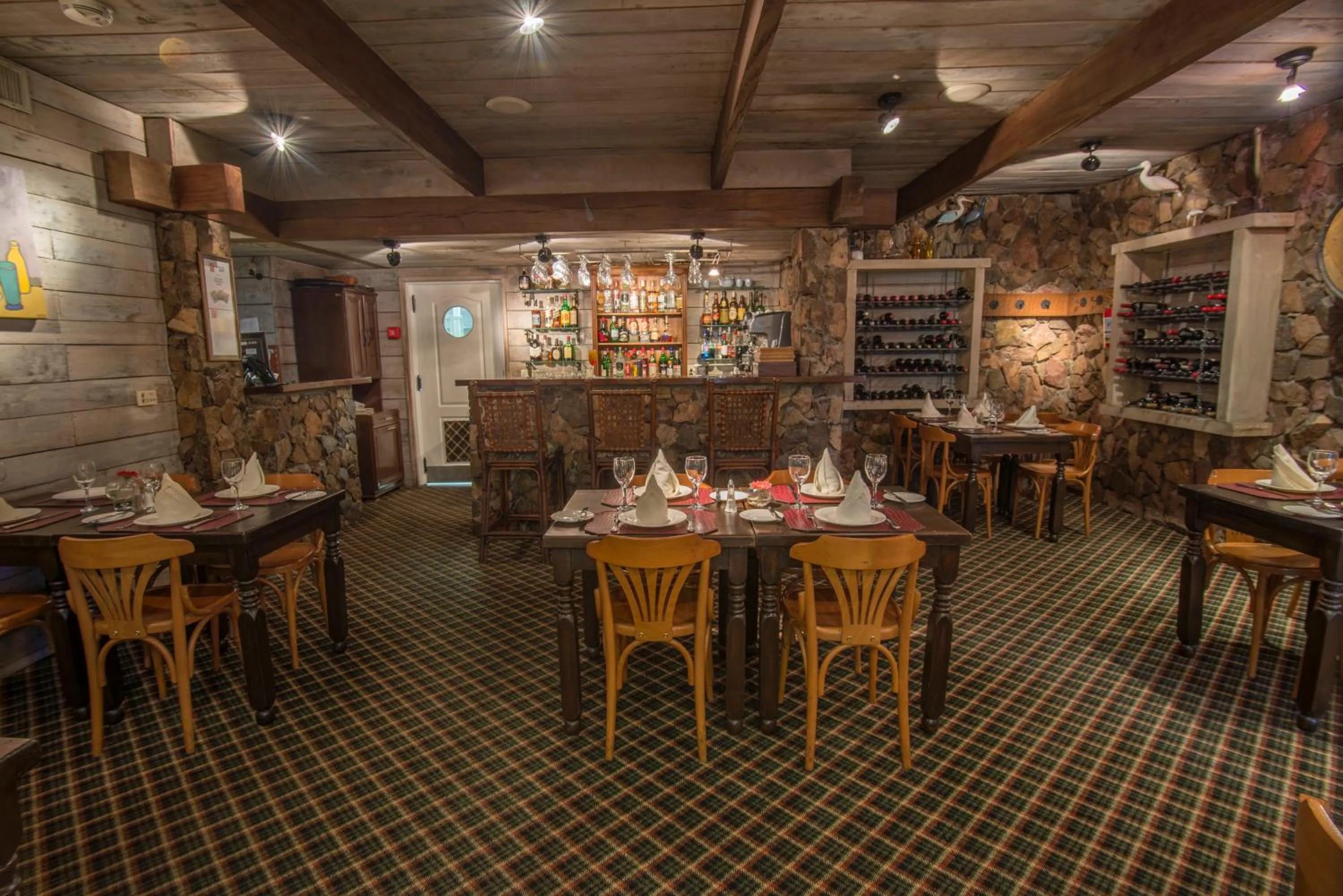 Restaurant/places to eat in Hotel Villa Morra Suites