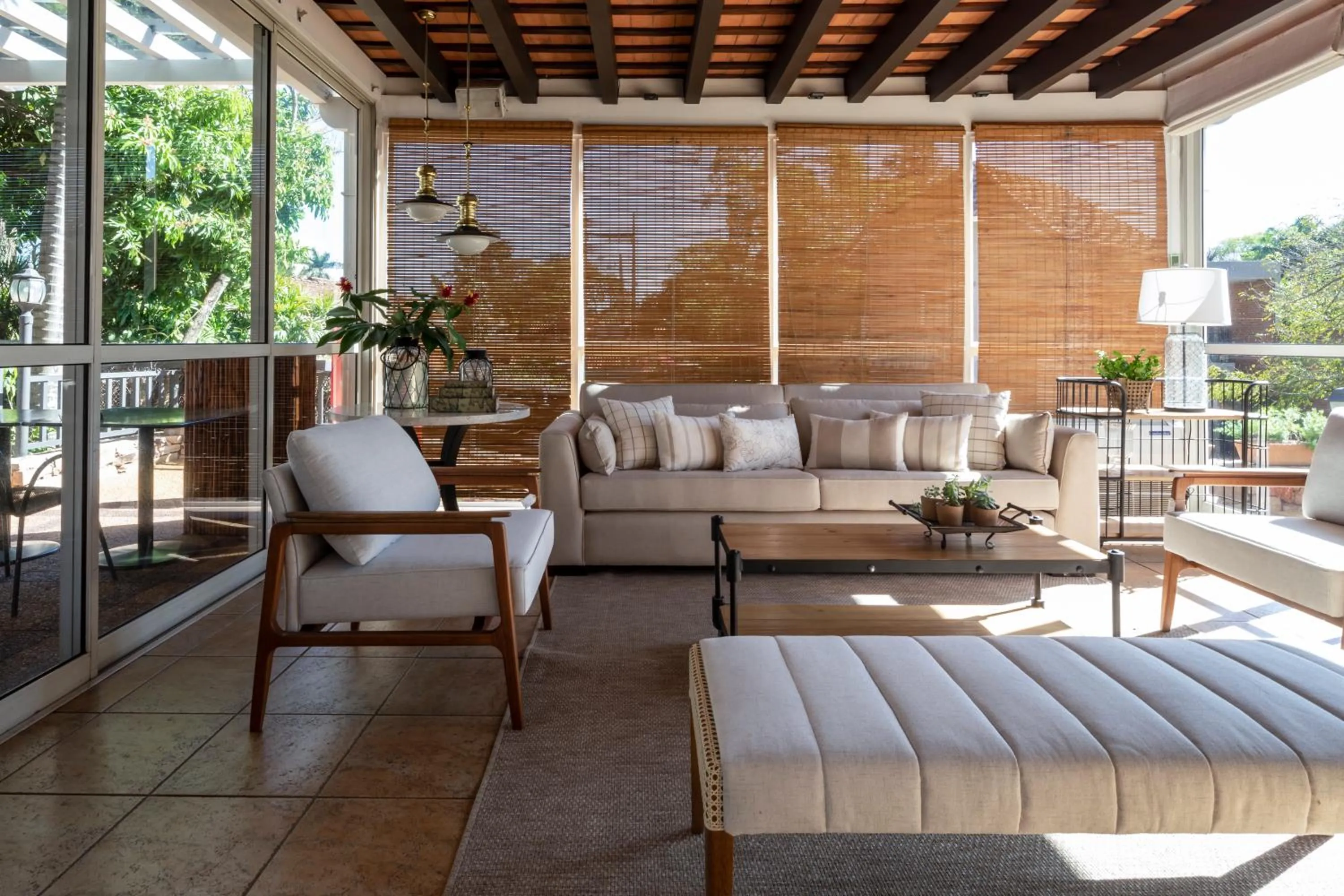 Seating area in Hotel Villa Morra Suites