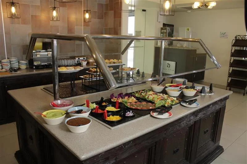 Restaurant/places to eat in Hotel Calafia