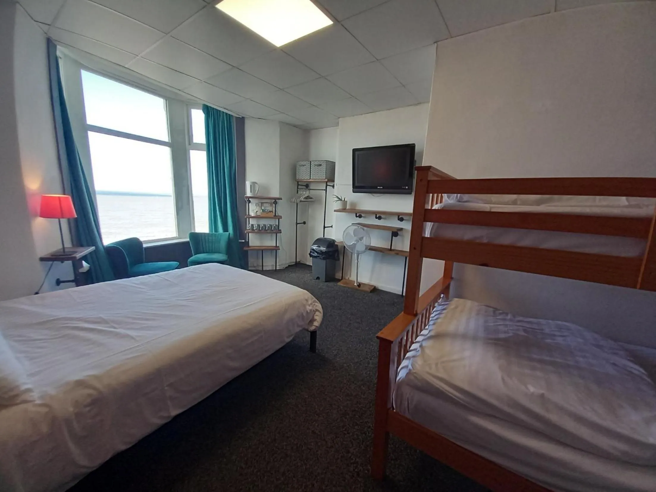 Bedroom, Bed in Vinnie's Family Hotel