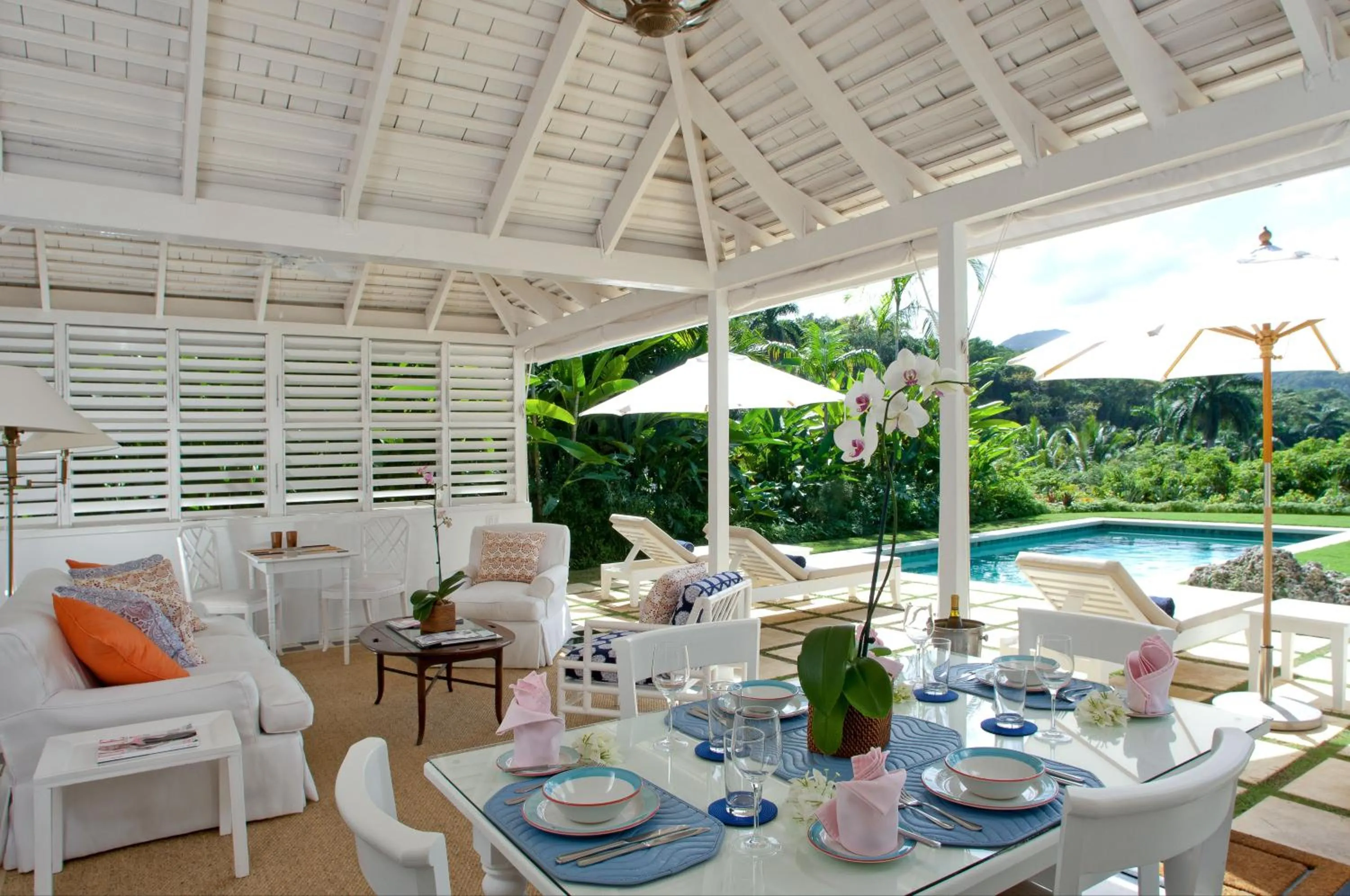 Living room in Round Hill Hotel & Villas