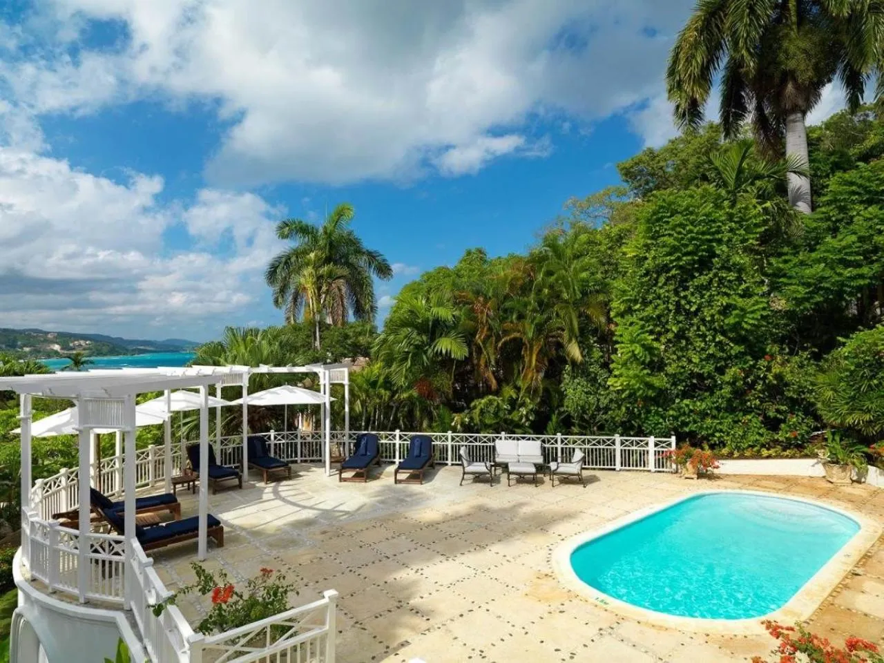 Pool view in Round Hill Hotel & Villas