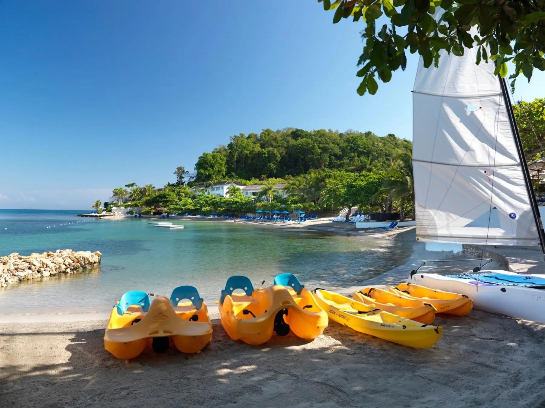 Beach in Round Hill Hotel & Villas