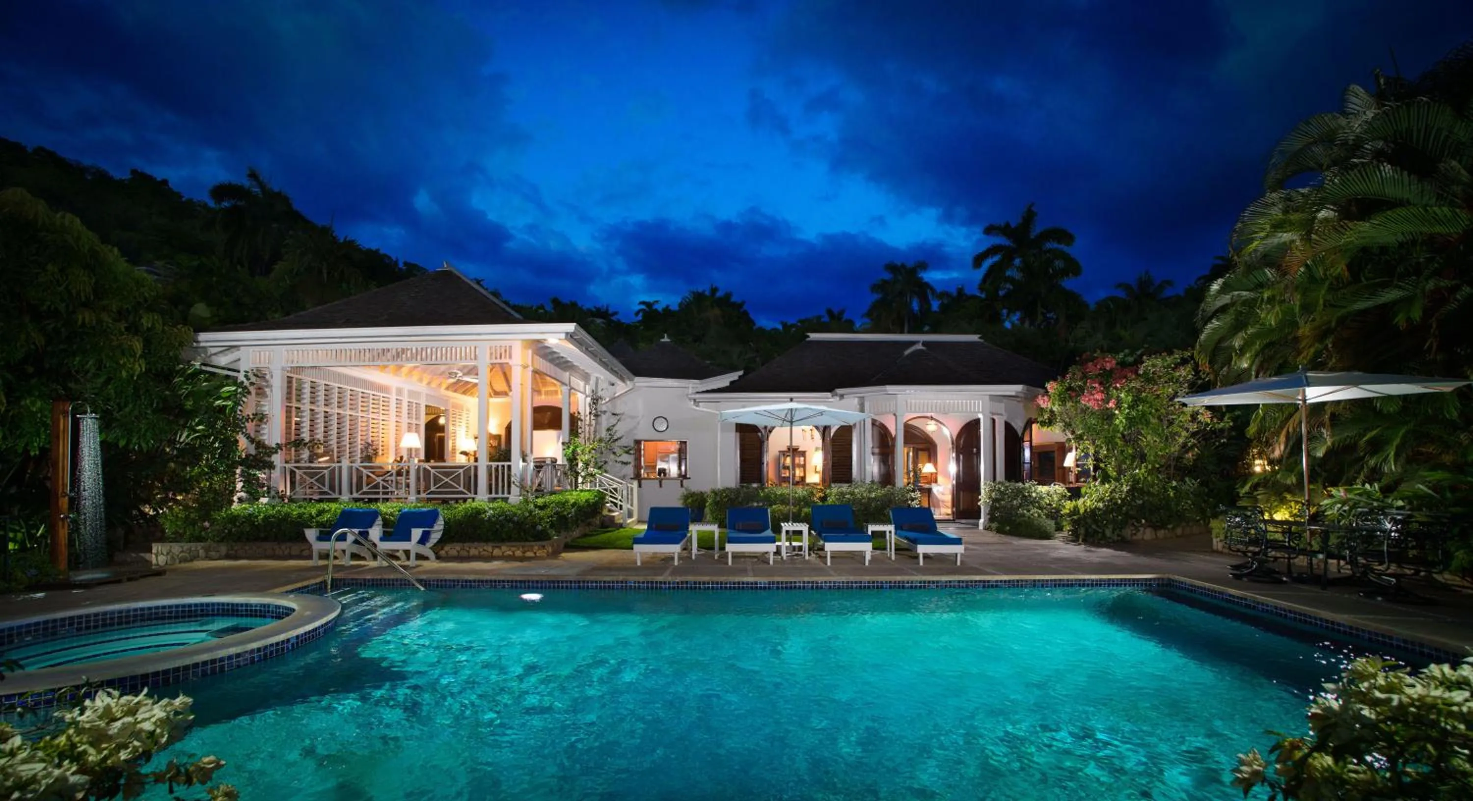 Pool view in Round Hill Hotel & Villas