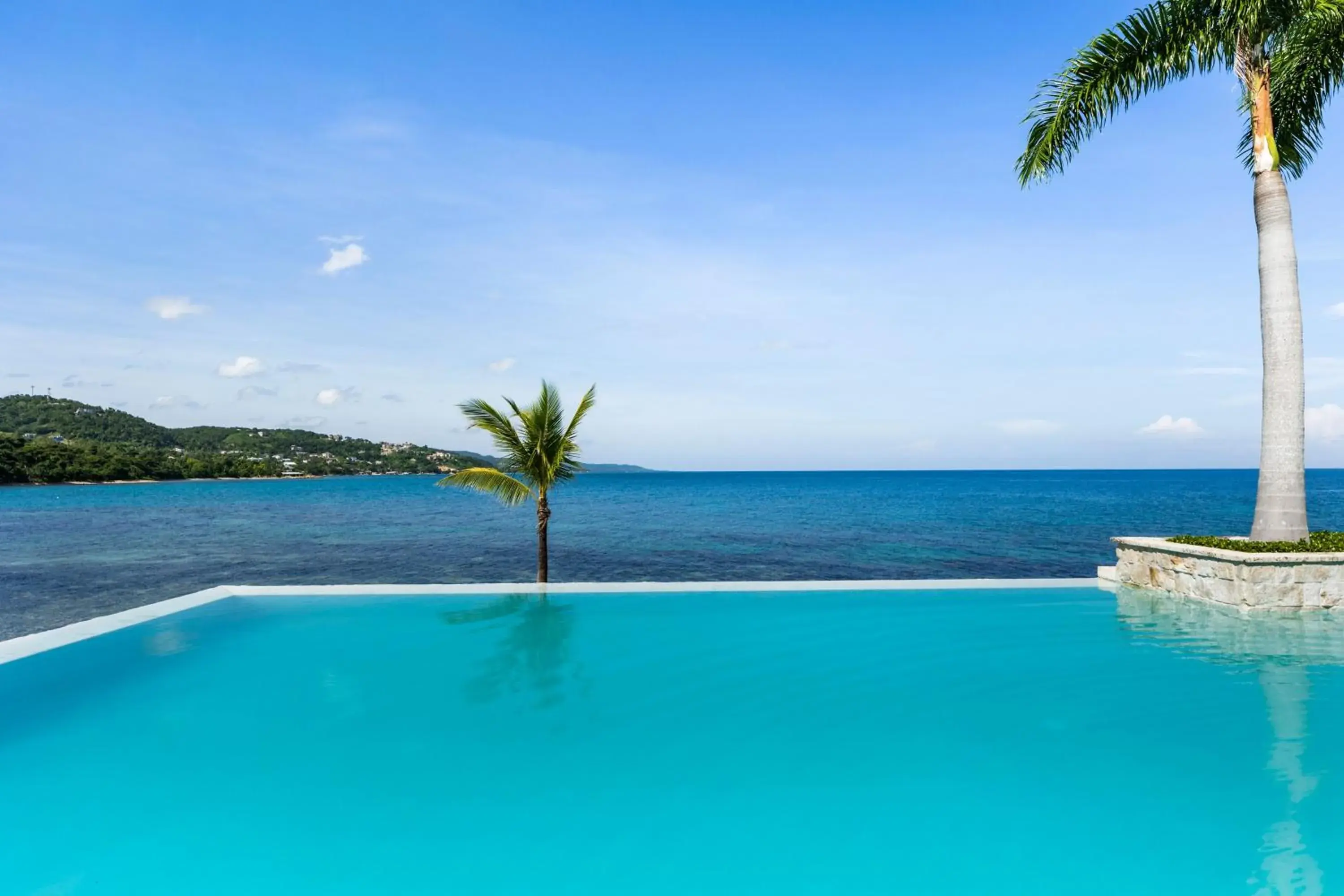 Swimming pool in Round Hill Hotel & Villas Swimming pool in Round Hill Hotel & Villas