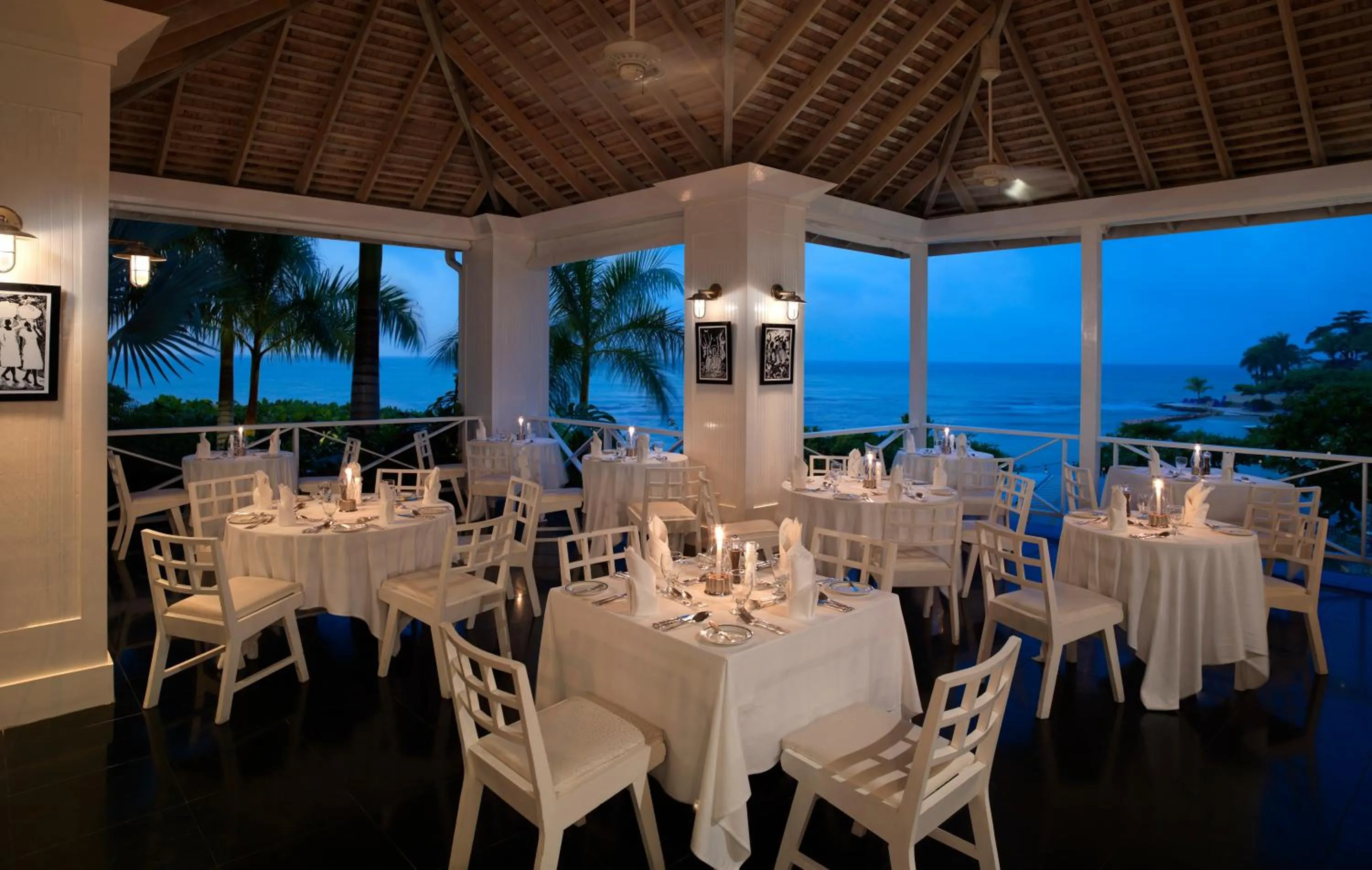 Restaurant/places to eat in Round Hill Hotel & Villas