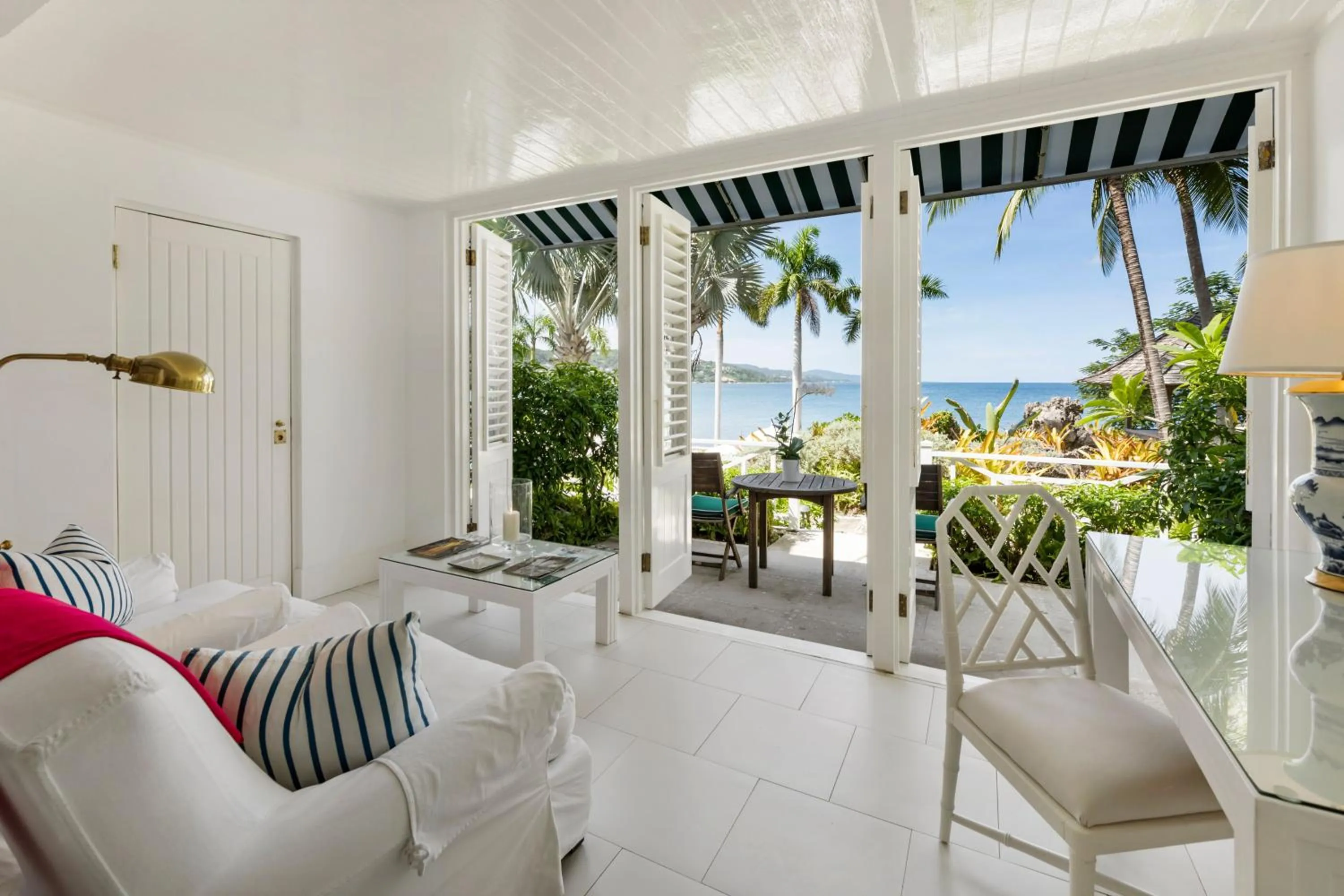 Seating area in Round Hill Hotel & Villas