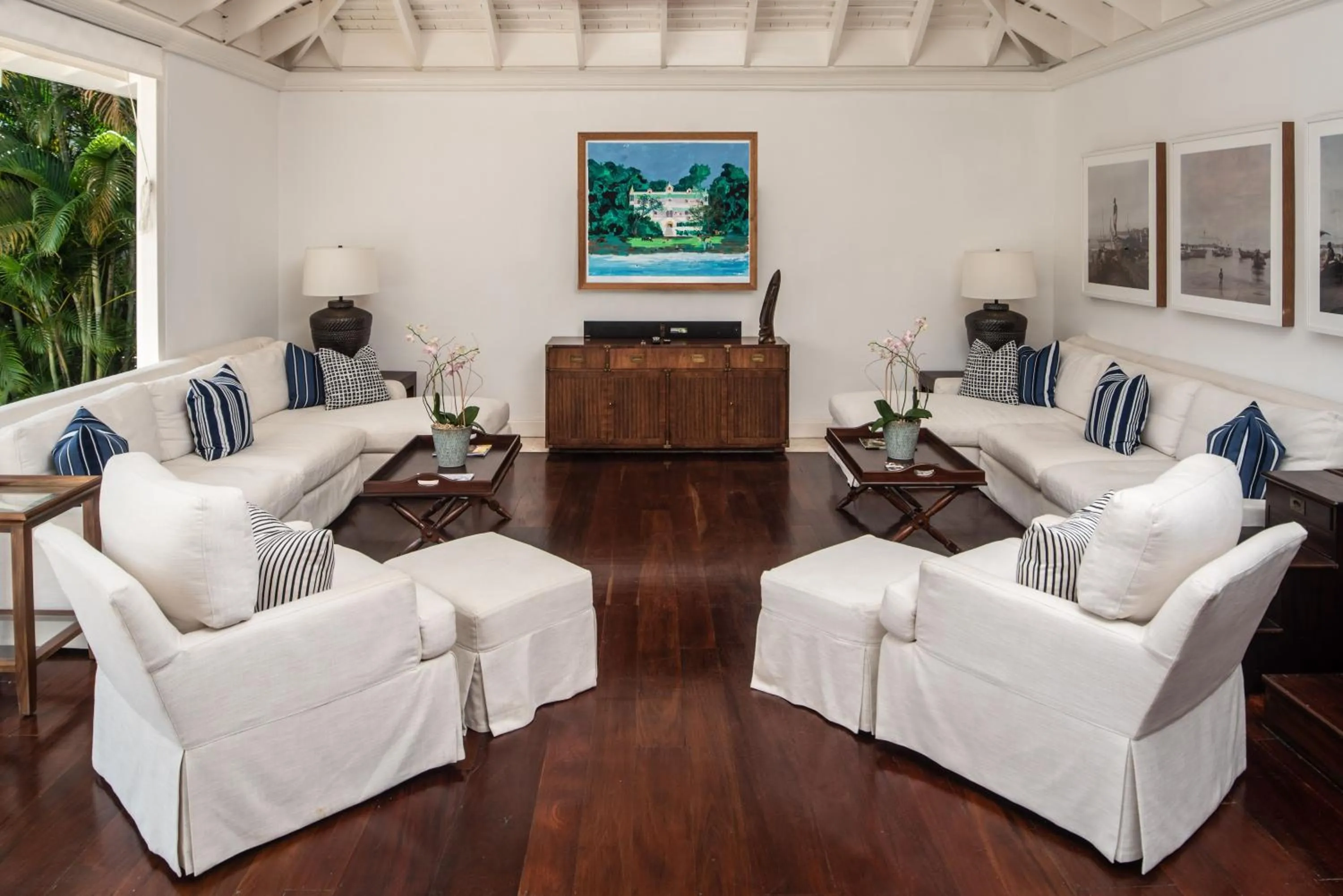 Seating area in Round Hill Hotel & Villas