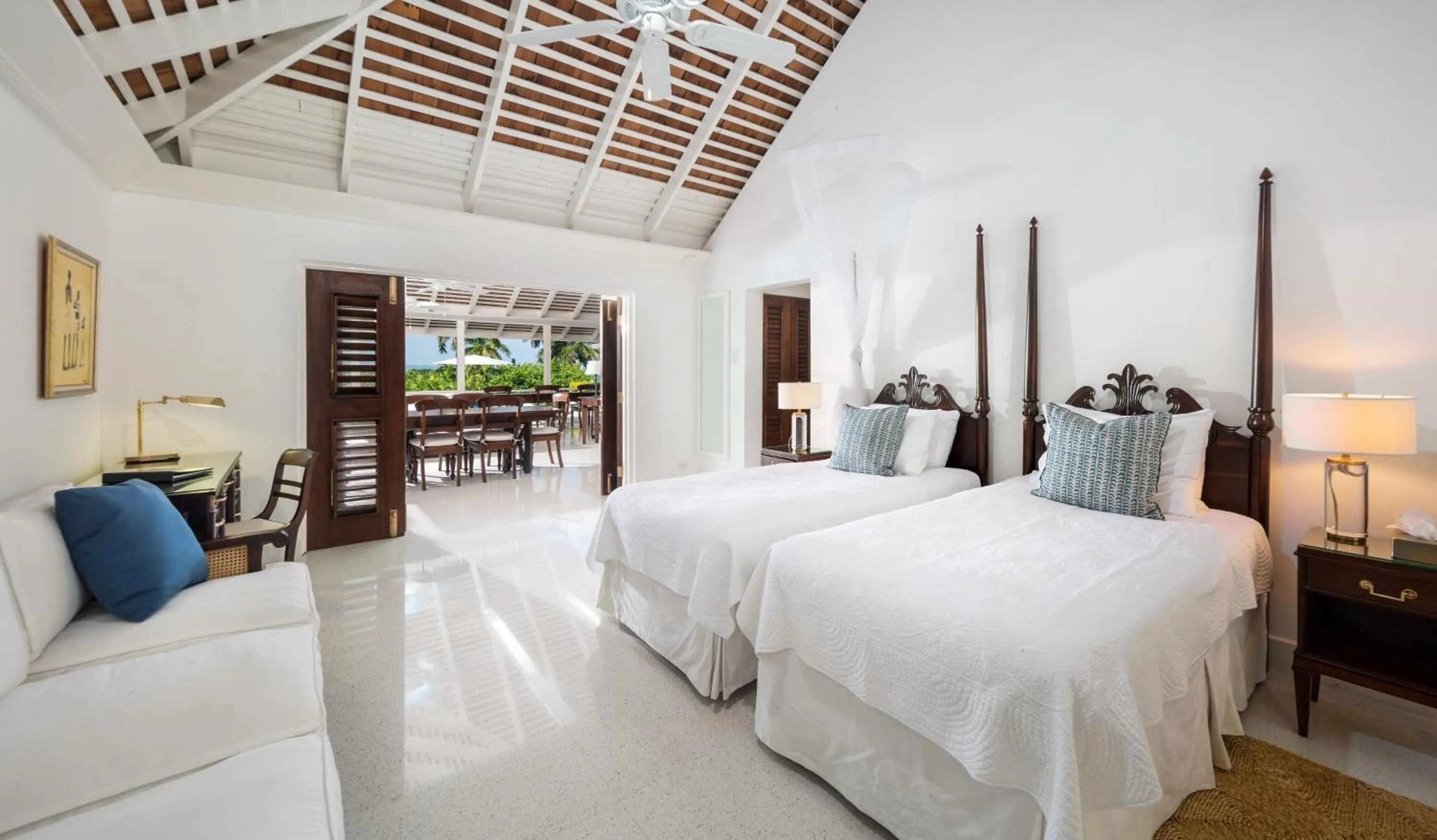 Bedroom, Bed in Round Hill Hotel & Villas