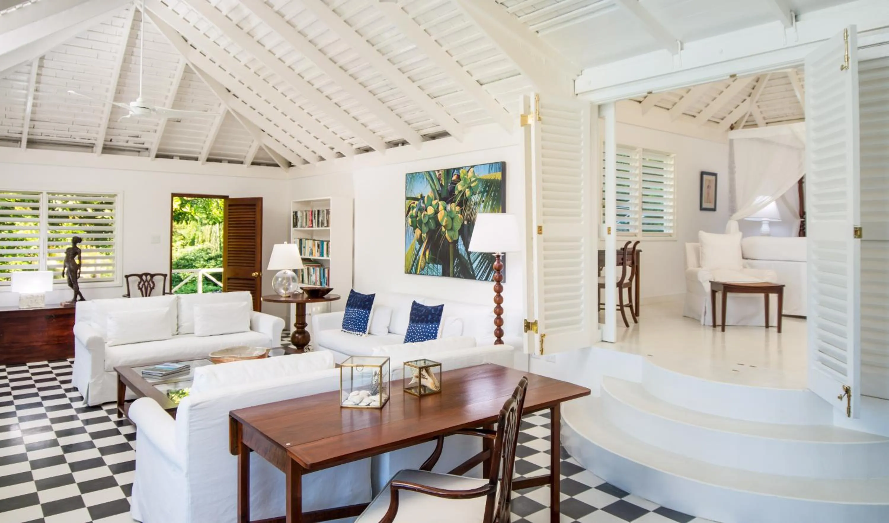 Living room in Round Hill Hotel & Villas