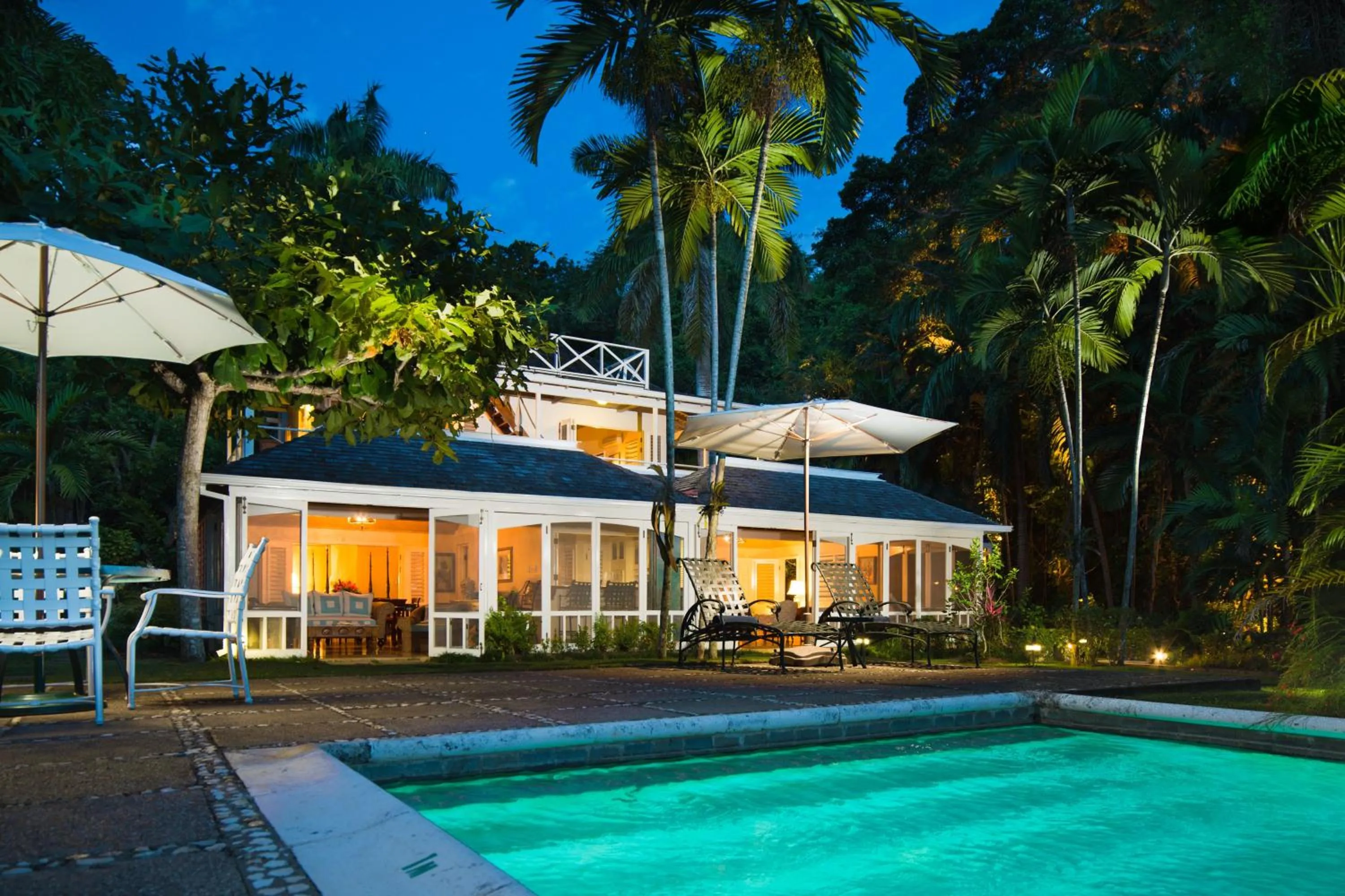 Pool view in Round Hill Hotel & Villas