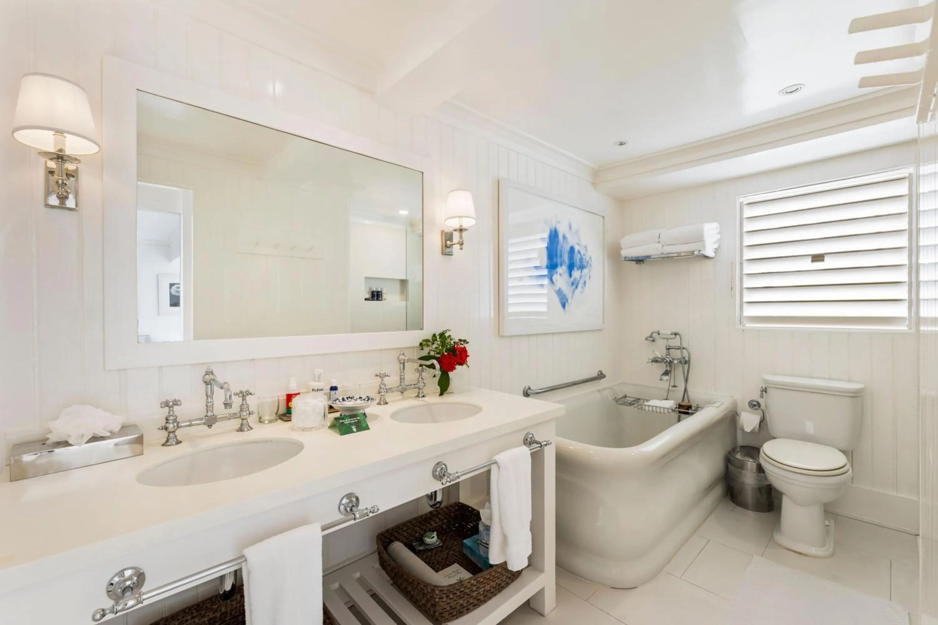 Bathroom in Round Hill Hotel & Villas