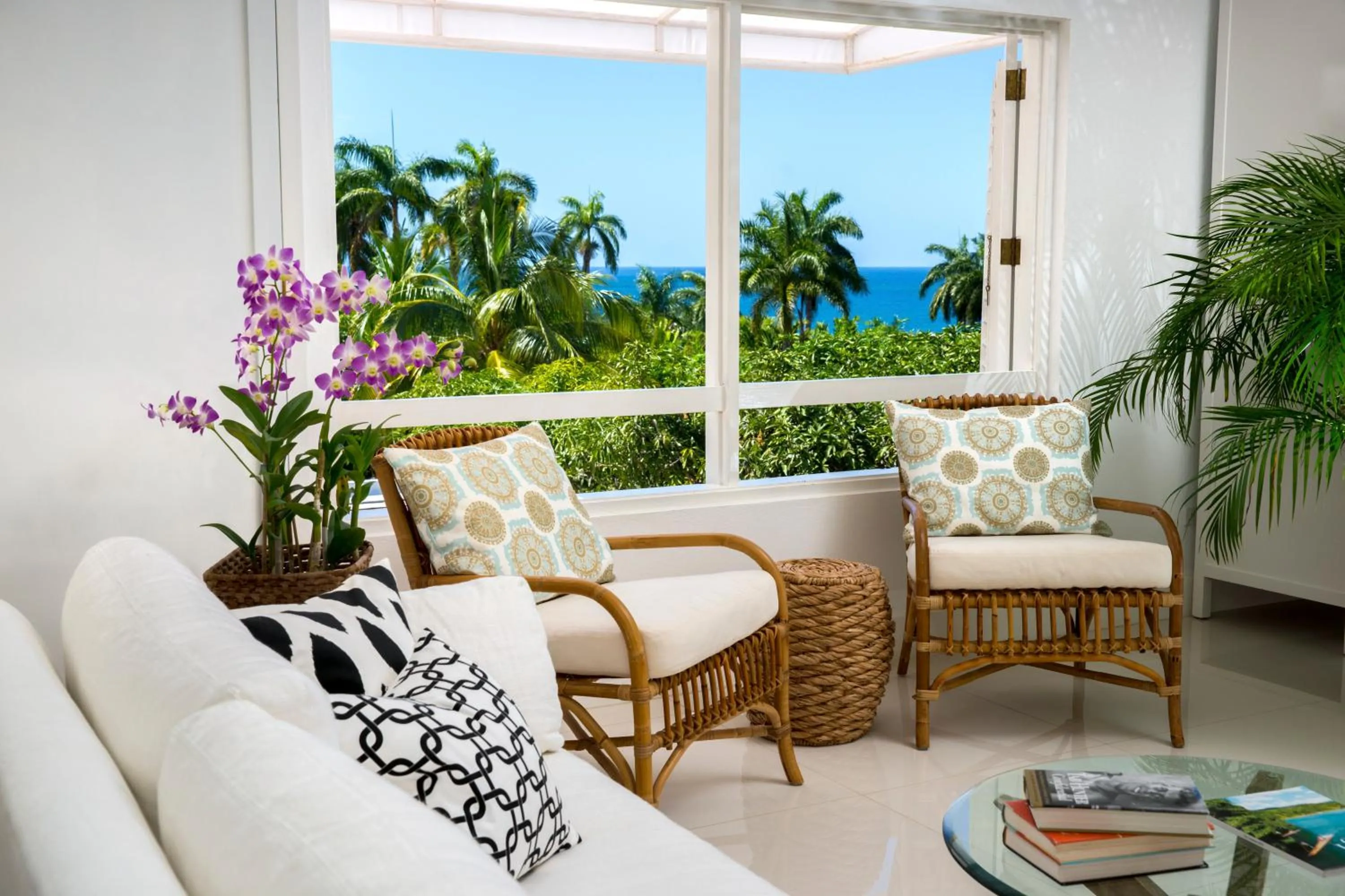 Living room in Round Hill Hotel & Villas