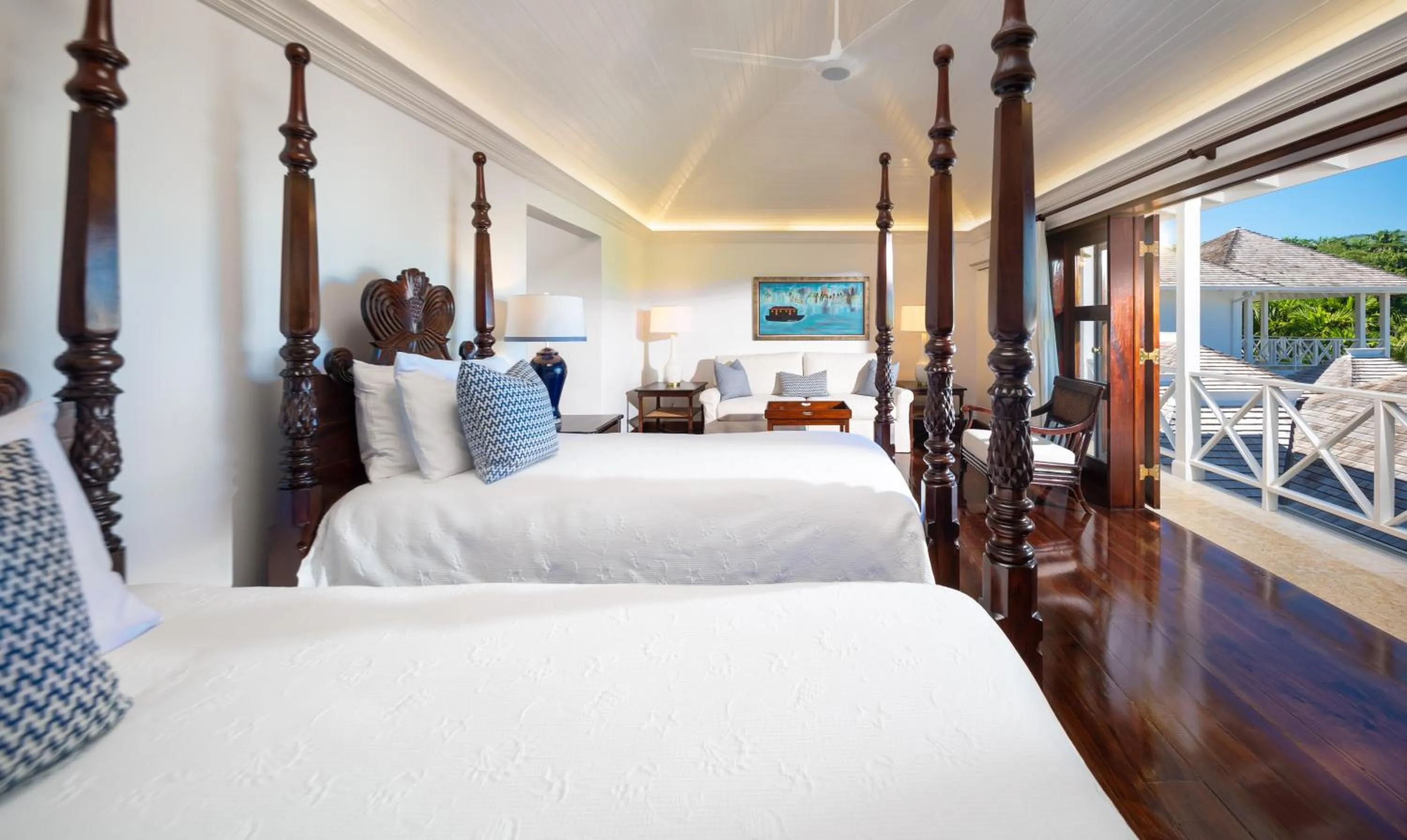 Bedroom, Bed in Round Hill Hotel & Villas