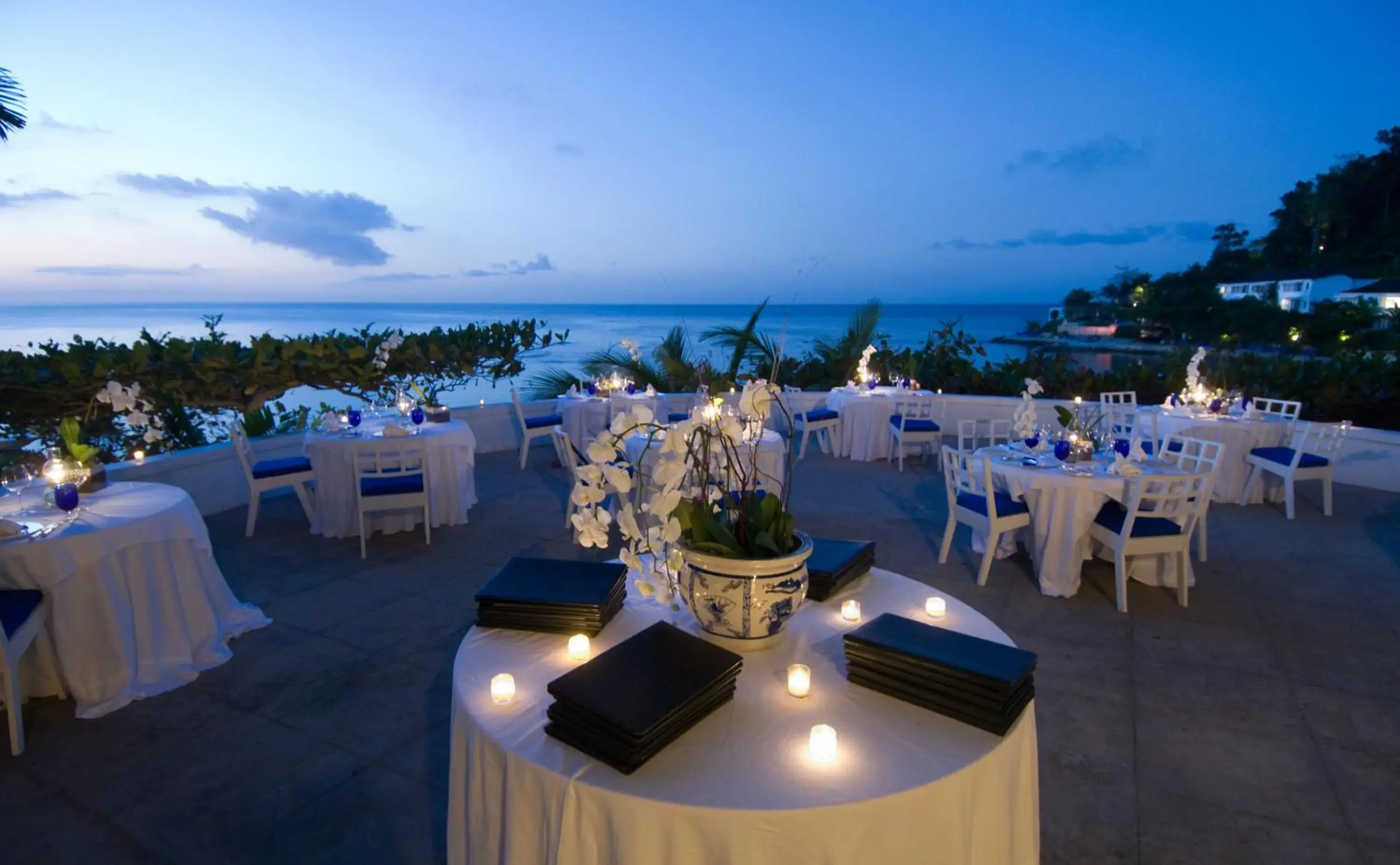 Food and drinks in Round Hill Hotel & Villas Food and drinks in Round Hill Hotel & Villas