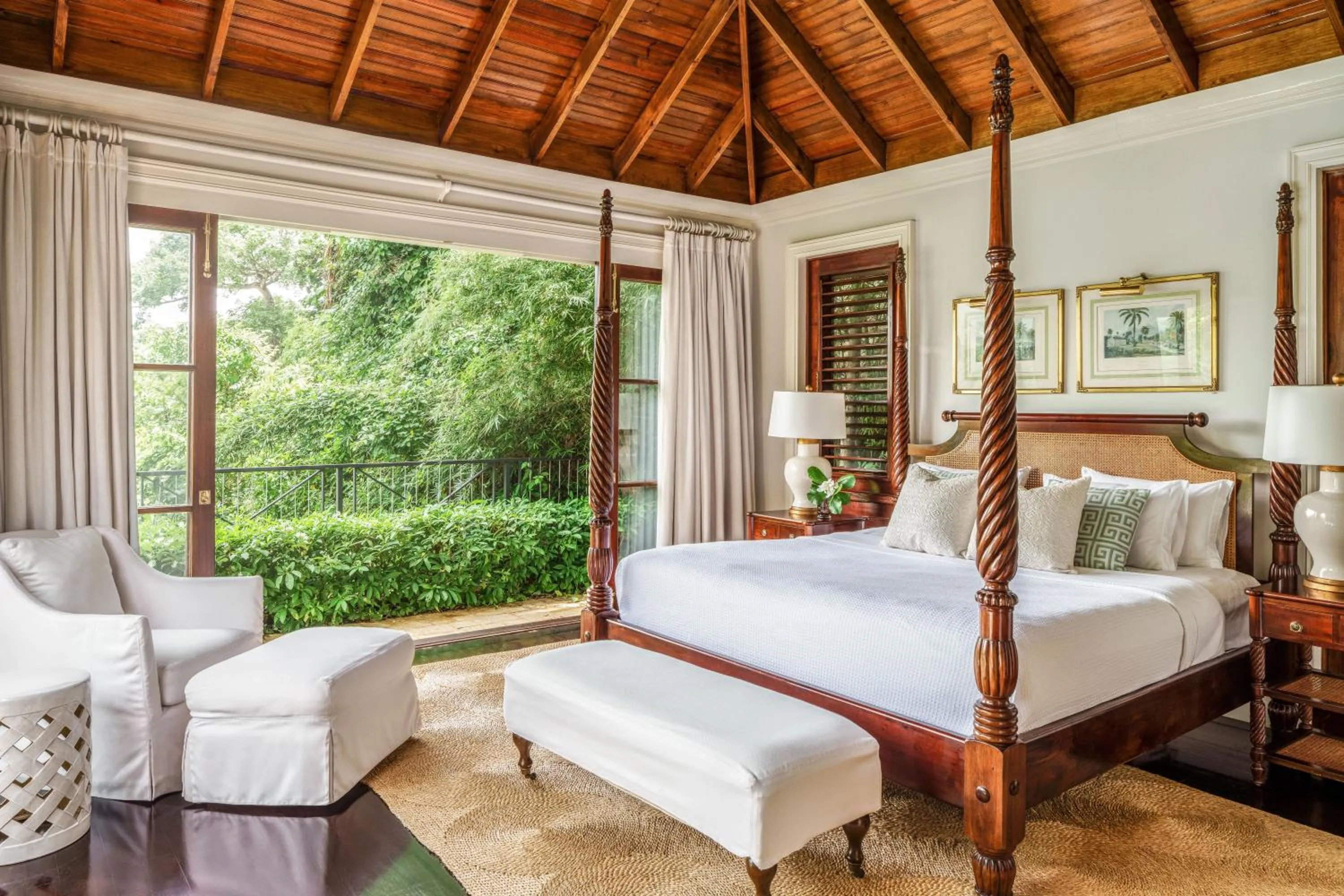 Bedroom, Bed in Round Hill Hotel & Villas