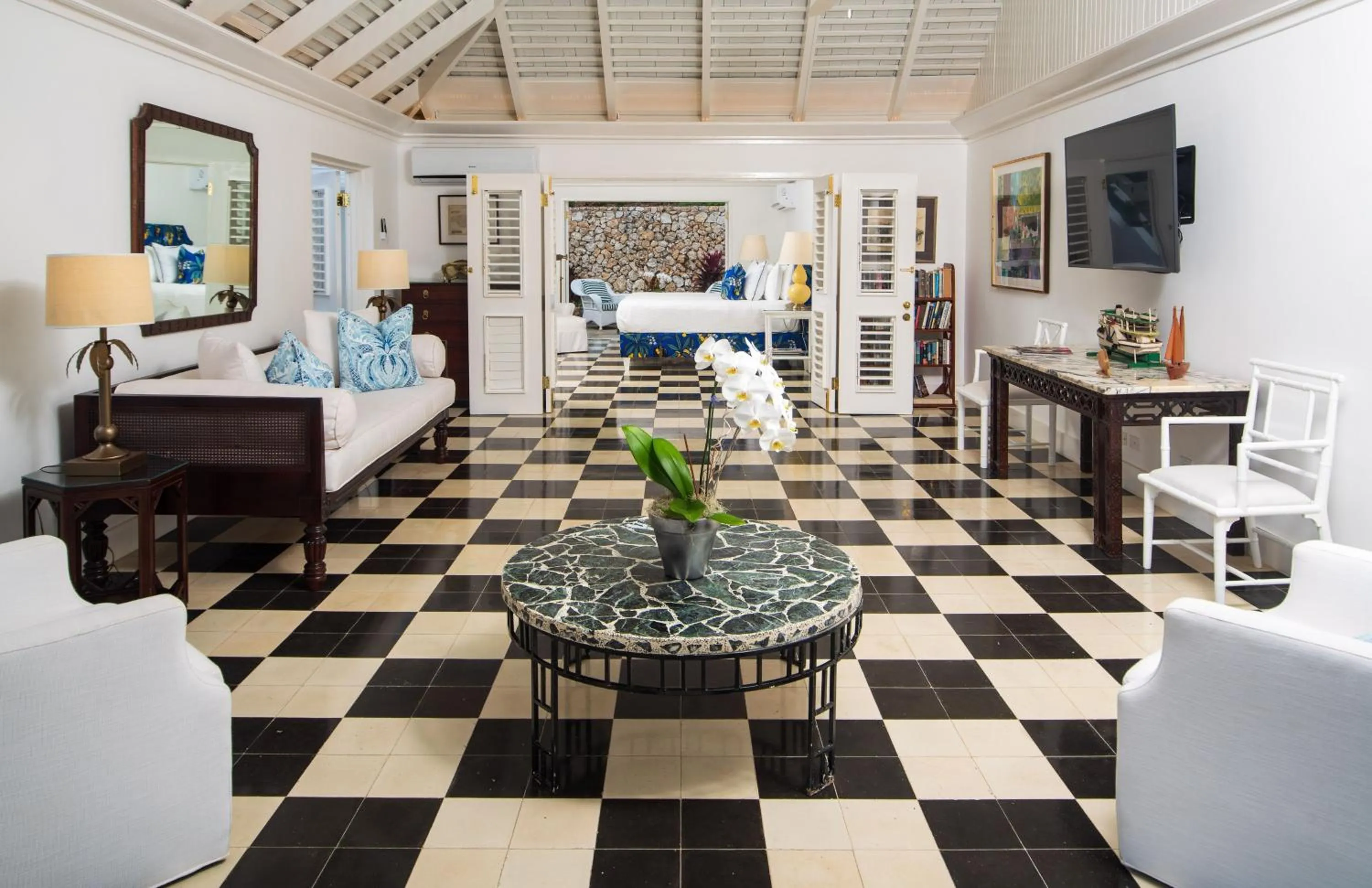 Seating area in Round Hill Hotel & Villas