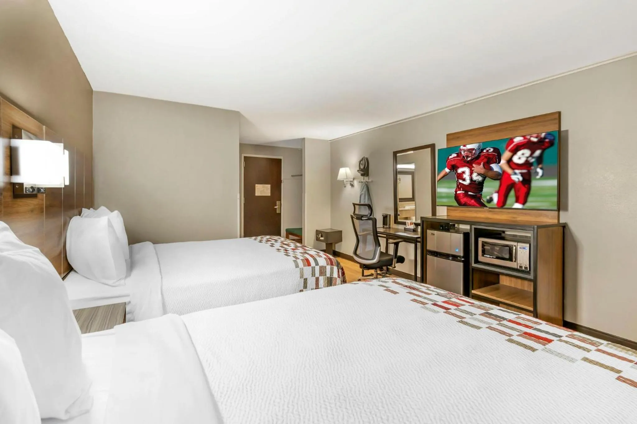 Photo of the whole room, Bed in Red Roof Inn Lumberton