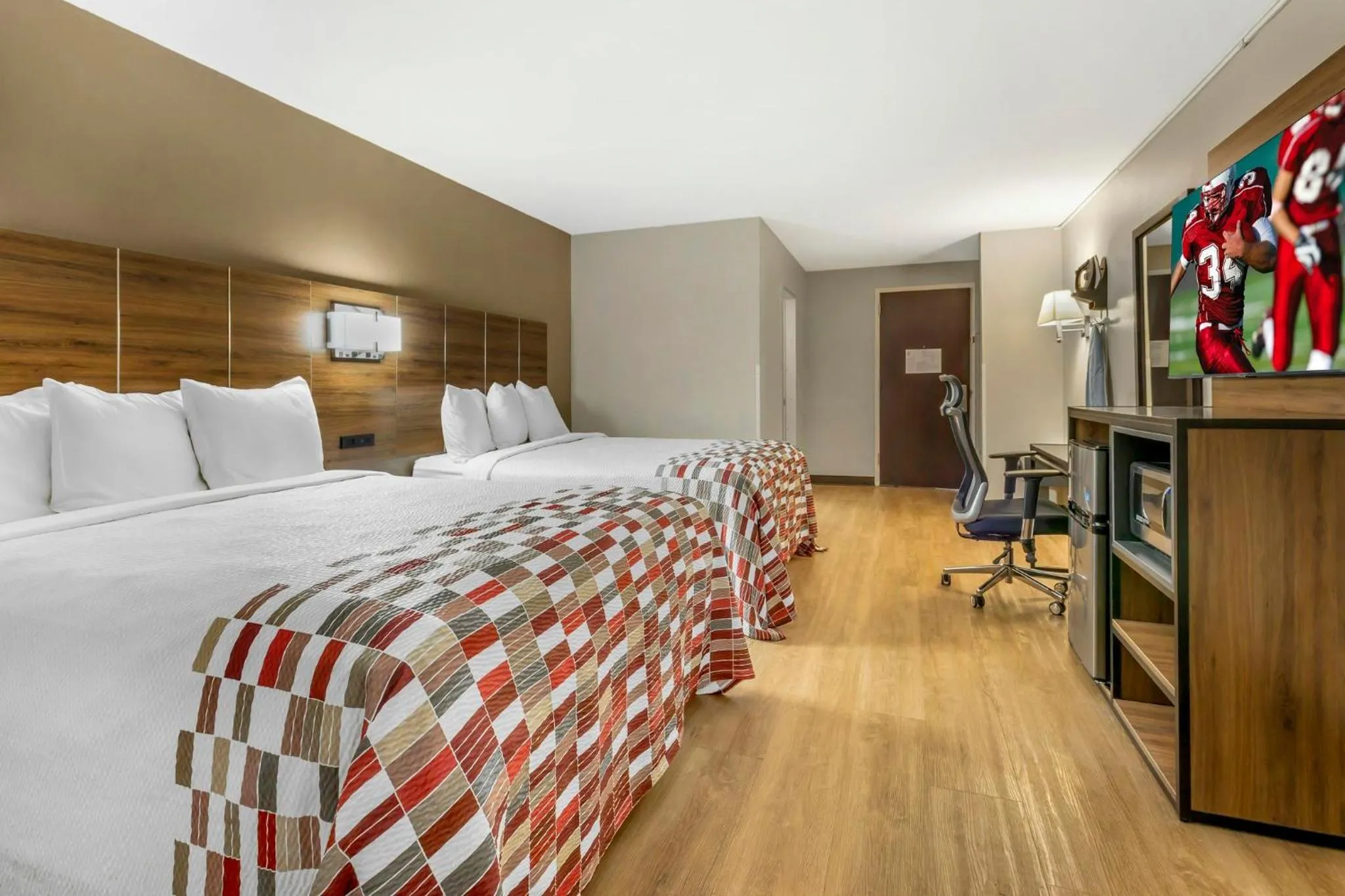 Photo of the whole room, Bed in Red Roof Inn Lumberton