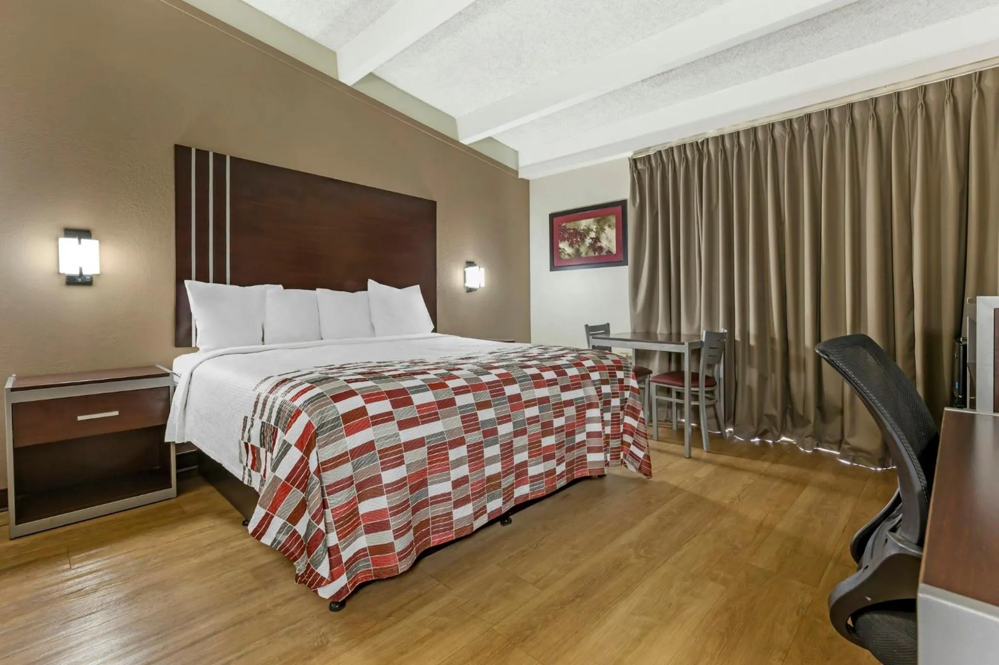 Bedroom, Bed in Red Roof Inn Lumberton