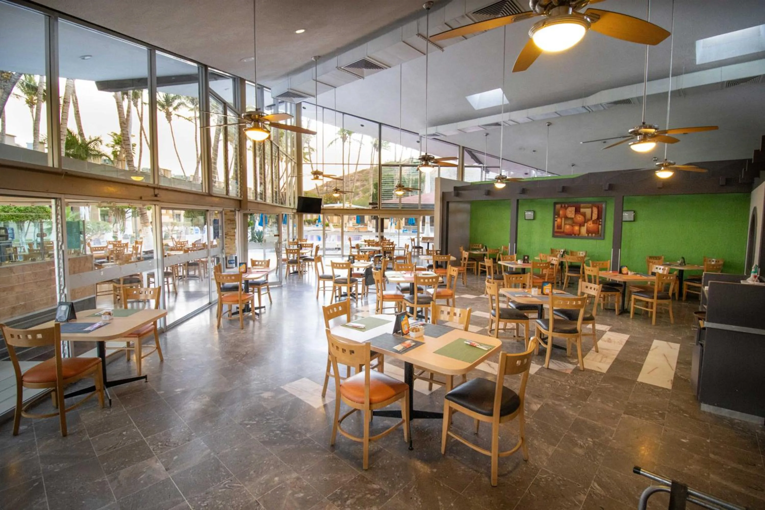 Restaurant/places to eat in Araiza Palmira Hotel y Centro de Convenciones