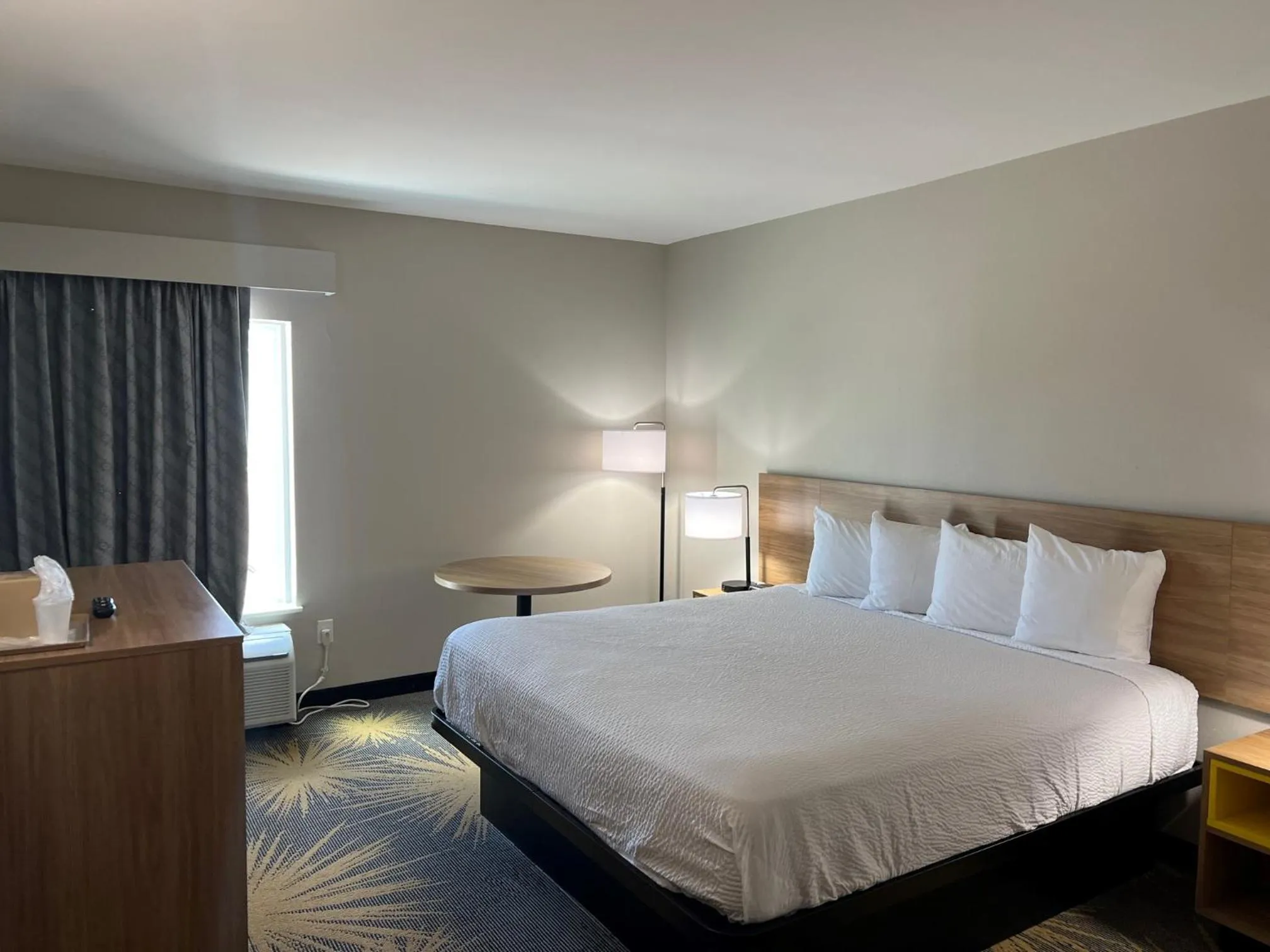 Bedroom, Bed in Days Inn by Wyndham LaPlace- New Orleans