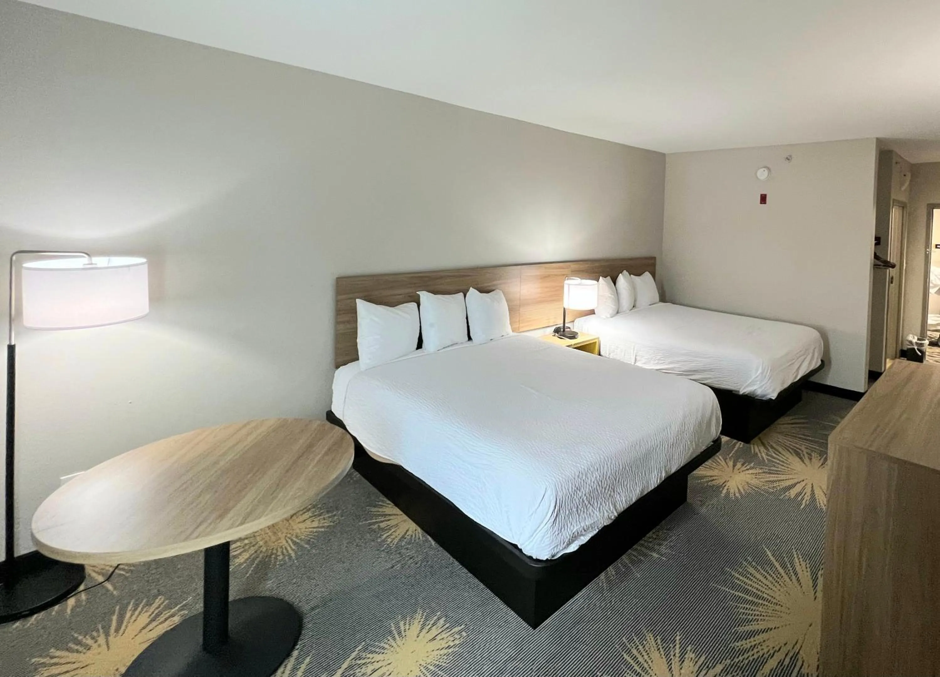 Bedroom, Bed in Days Inn by Wyndham LaPlace- New Orleans