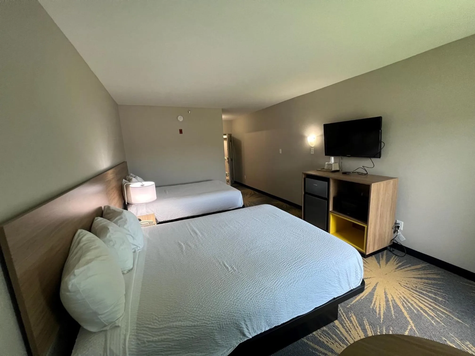 Bedroom, Bed in Days Inn by Wyndham LaPlace- New Orleans