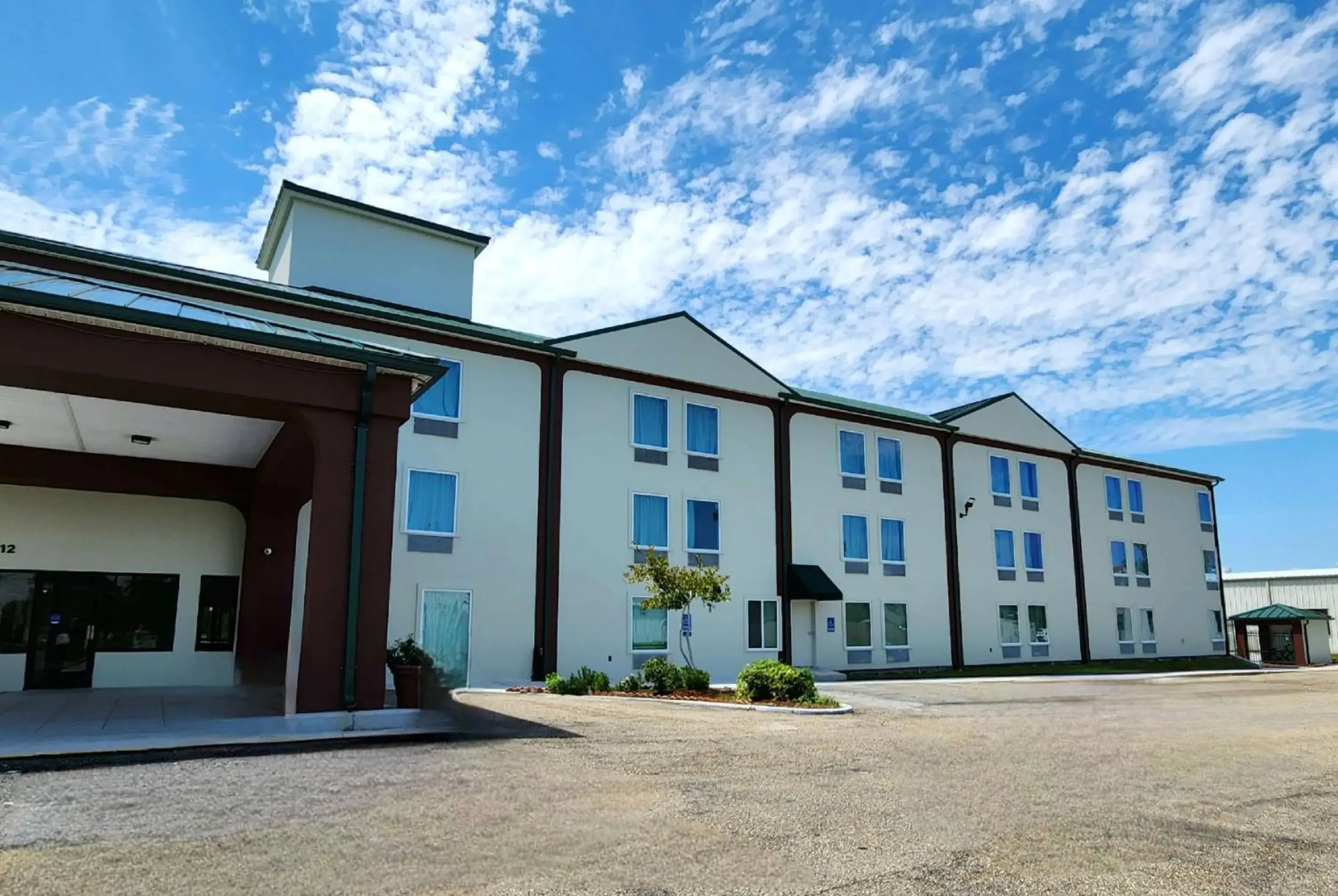 Property building in Days Inn by Wyndham LaPlace- New Orleans Property building in Days Inn by Wyndham LaPlace- New Orleans