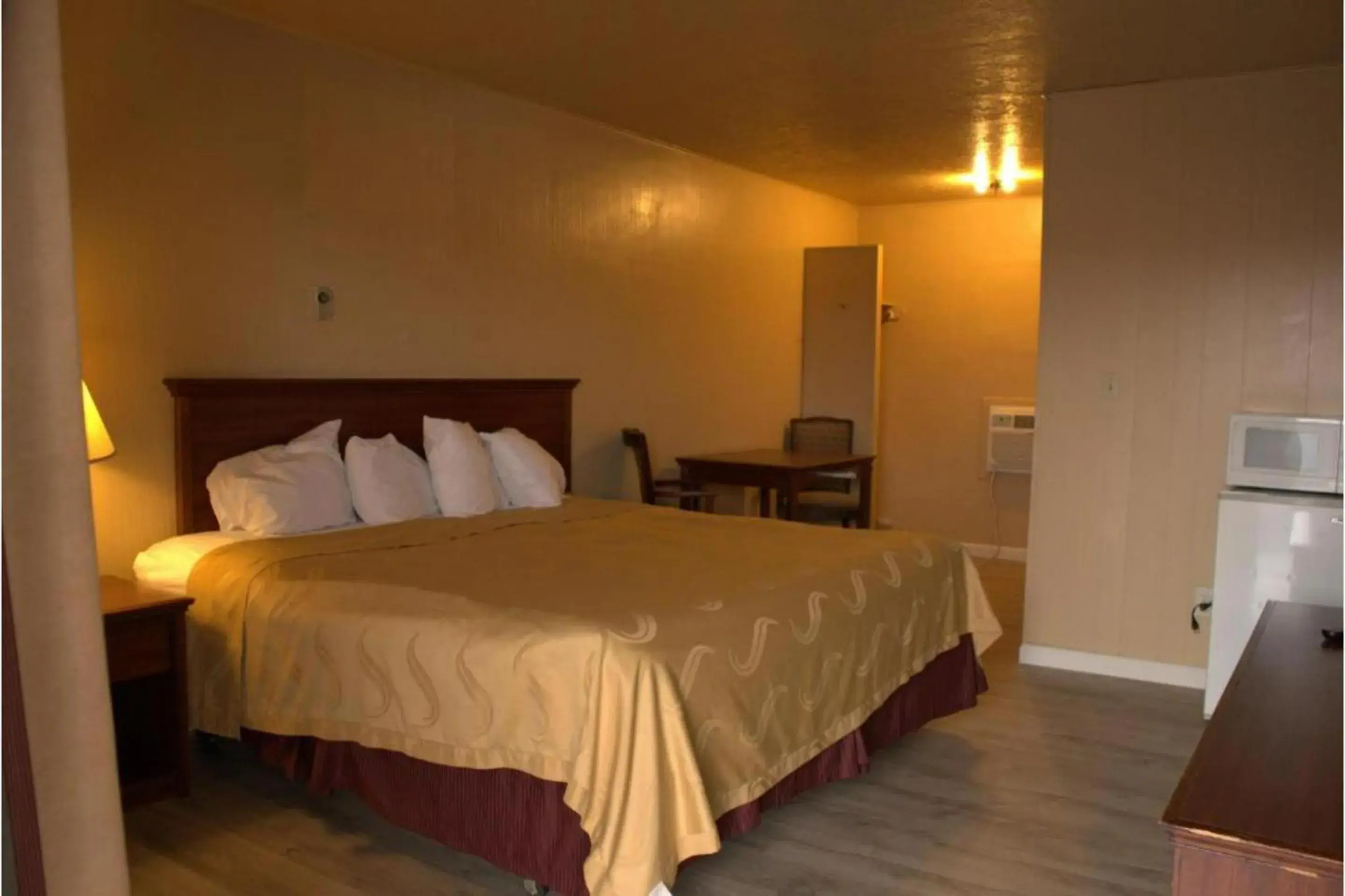 Bedroom, Bed in Juniper Motel Madras by Townhouse Bedroom, Bed in Juniper Motel Madras by Townhouse