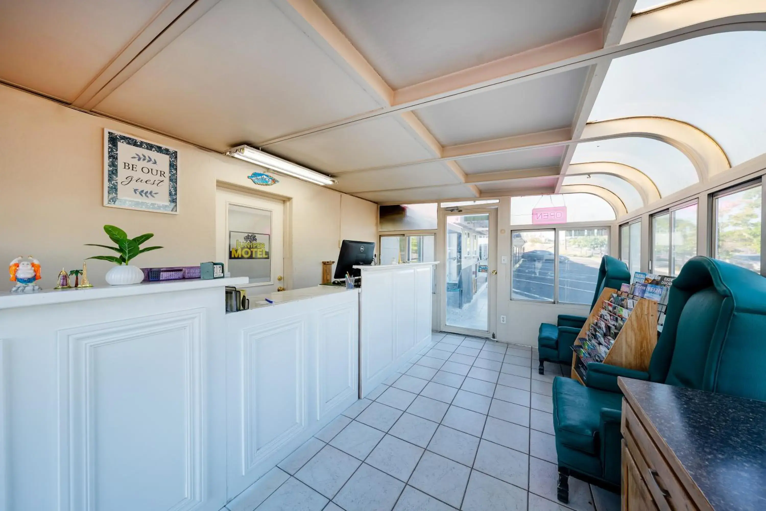 Lobby or reception in Juniper Motel Madras by Townhouse Lobby or reception in Juniper Motel Madras by Townhouse