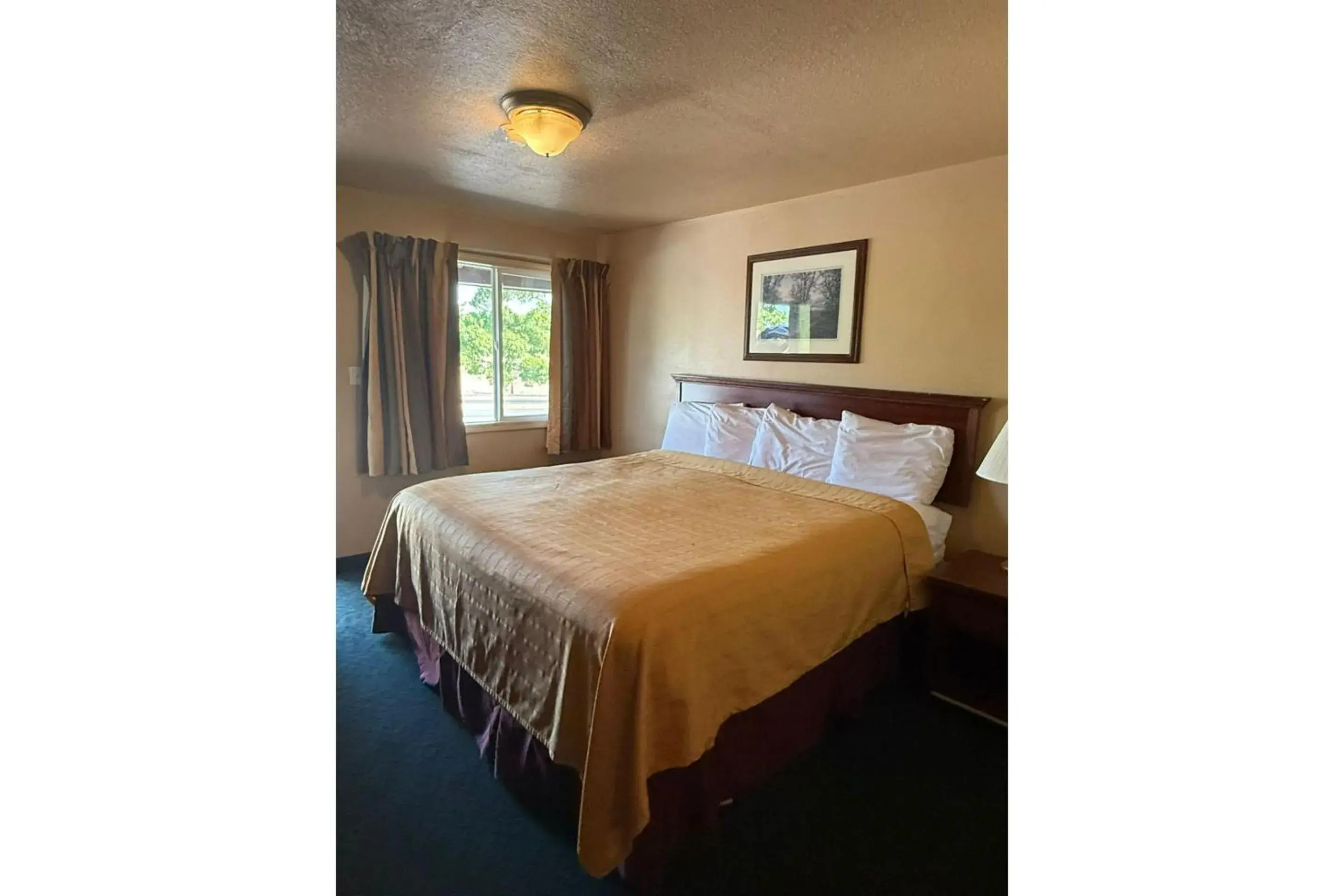 Bedroom, Bed in Juniper Motel Madras by Townhouse Bedroom, Bed in Juniper Motel Madras by Townhouse