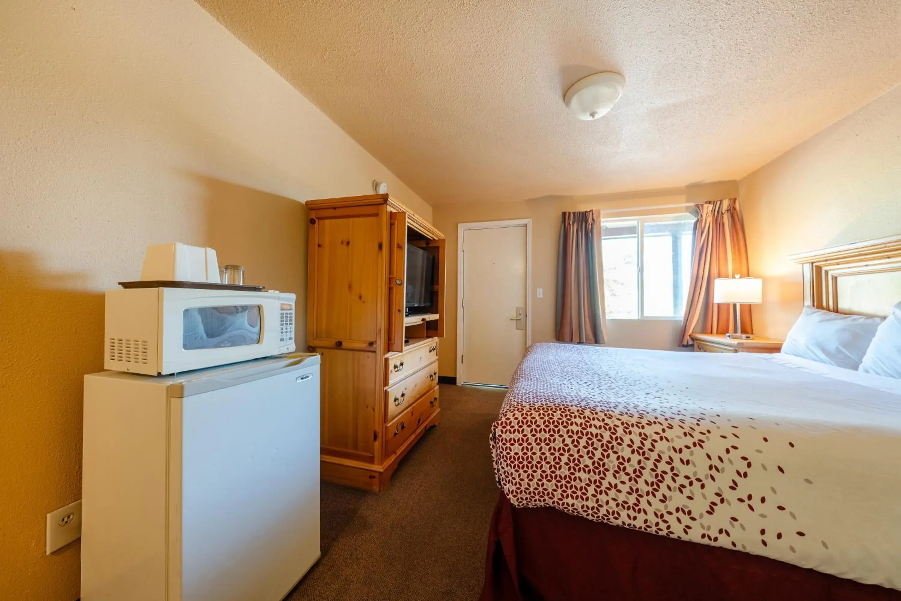 Bedroom, Bed in Juniper Motel Madras by Townhouse Bedroom, Bed in Juniper Motel Madras by Townhouse