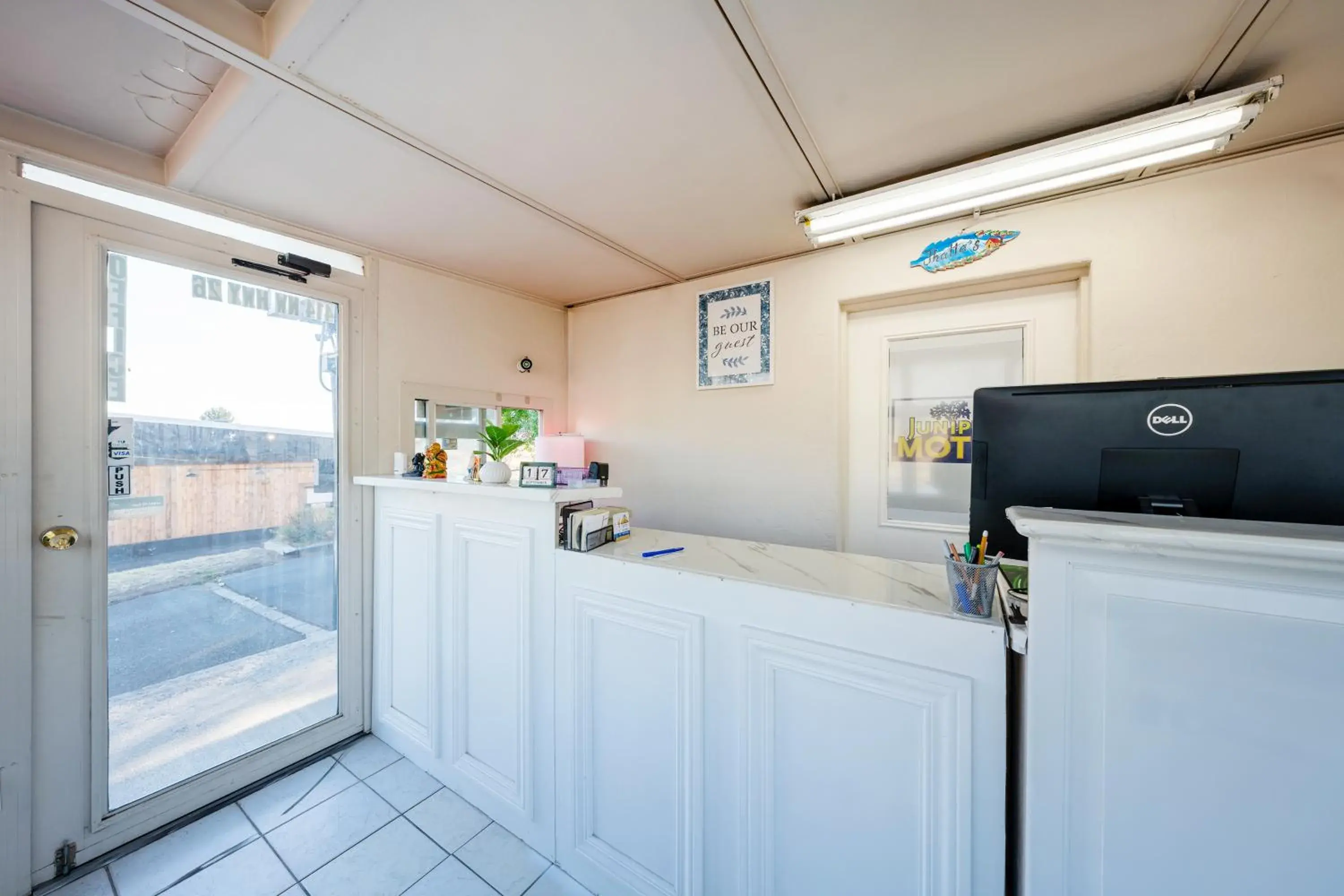 Lobby or reception in Juniper Motel Madras by Townhouse Lobby or reception in Juniper Motel Madras by Townhouse