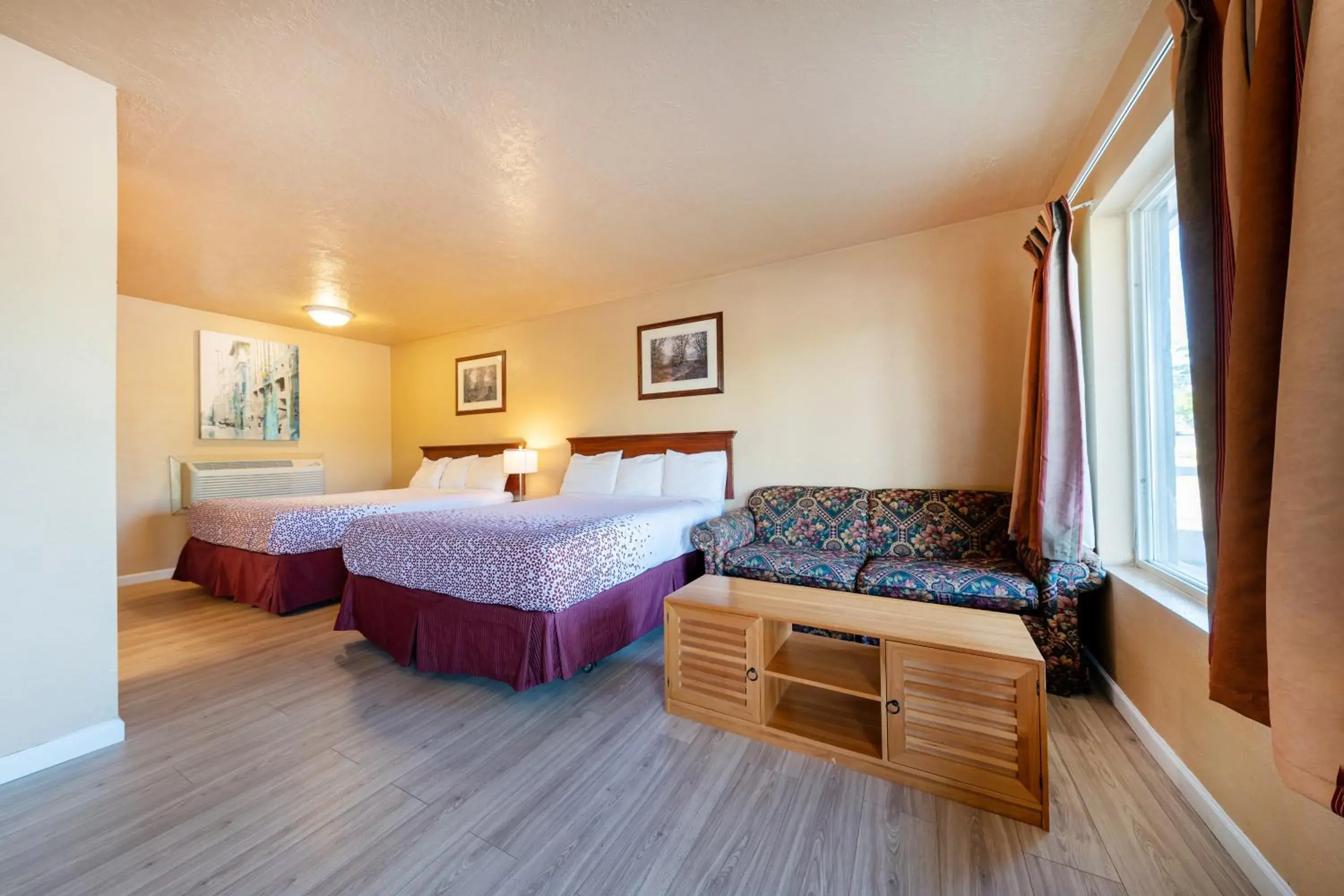 Bedroom, Bed in Juniper Motel Madras by Townhouse Bedroom, Bed in Juniper Motel Madras by Townhouse