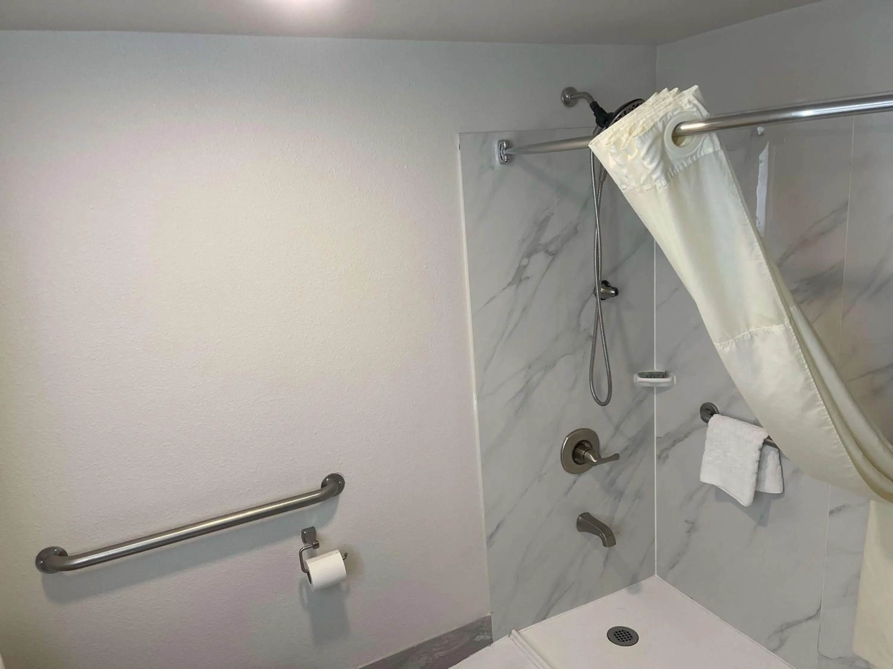 Bathroom in Best Western Westgate Inn