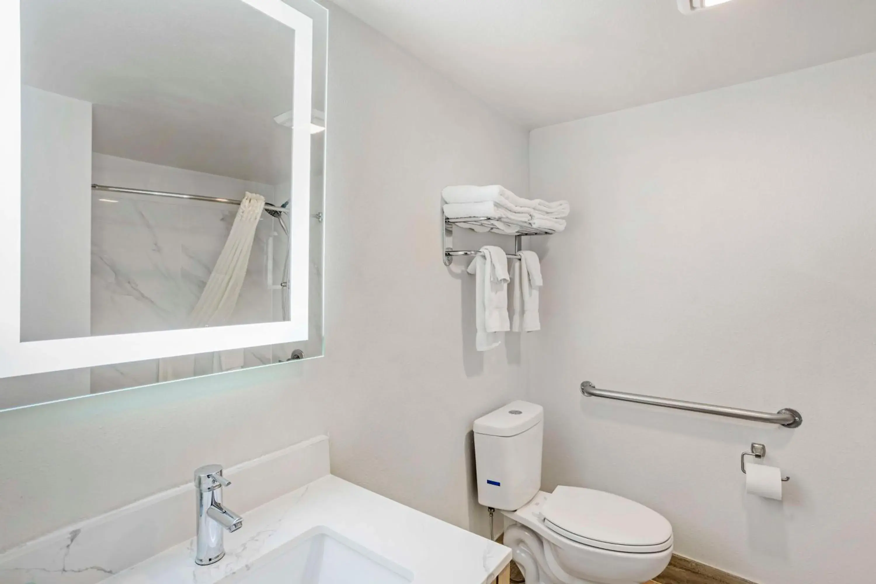 Bedroom in Best Western Westgate Inn Bedroom in Best Western Westgate Inn