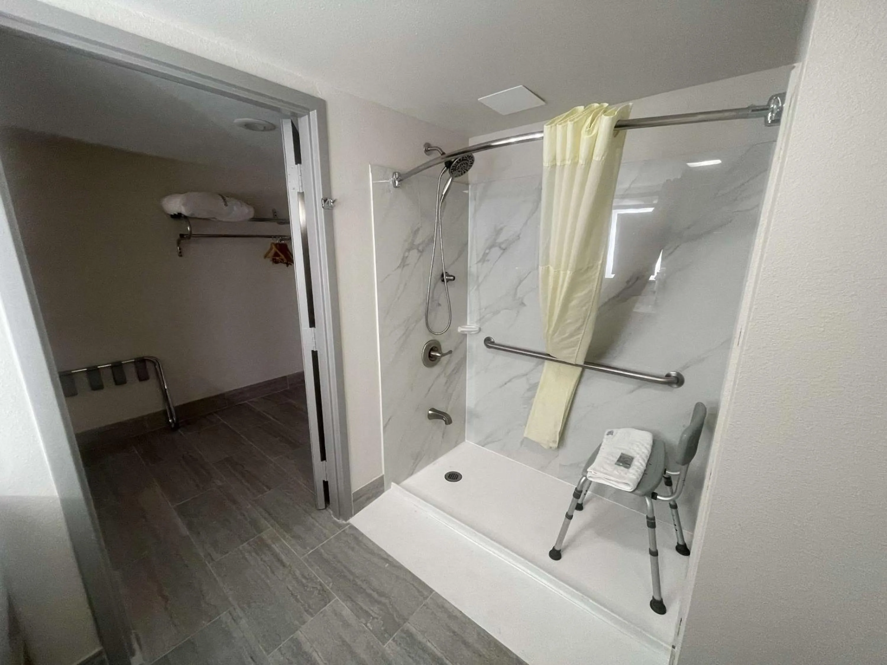 Bathroom in Best Western Westgate Inn