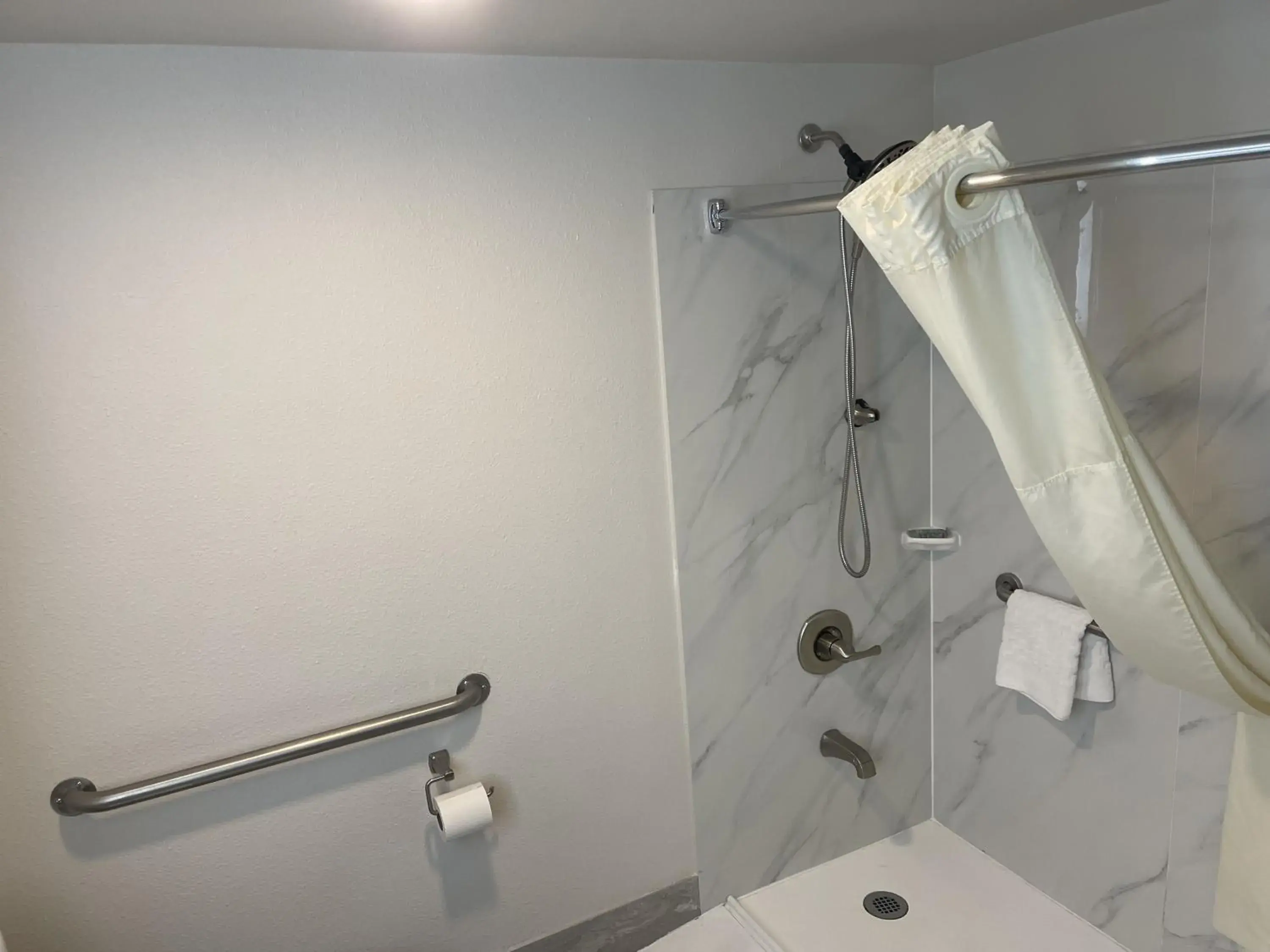 Queen Room with Two Queen Beds and Walk-In Shower - Non-Smoking in Best Western Westgate Inn Queen Room with Two Queen Beds and Walk-In Shower - Non-Smoking in Best Western Westgate Inn