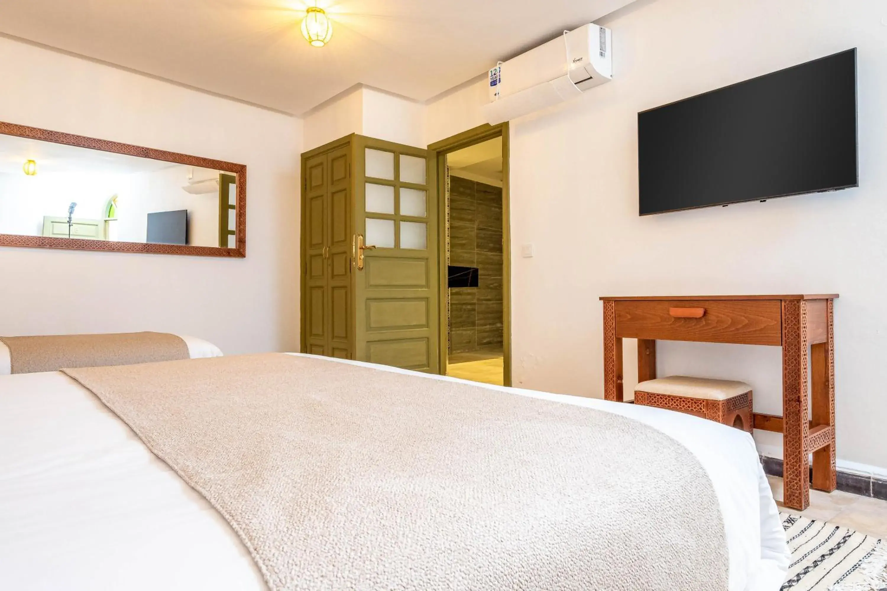 TV and multimedia, Bed in Riad Hamdane Rooftop & SPA TV and multimedia, Bed in Riad Hamdane Rooftop & SPA