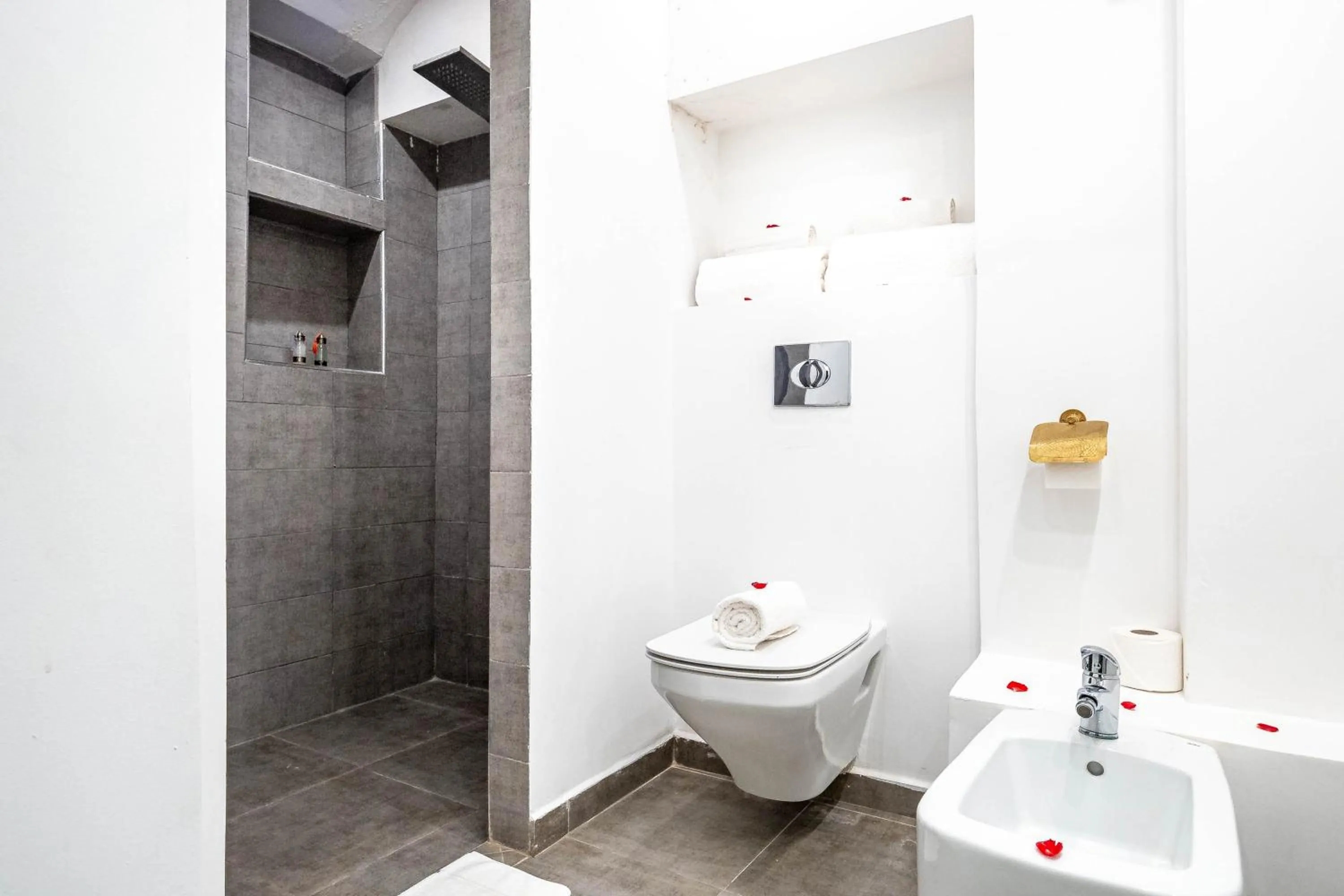 Shower in Riad Hamdane Rooftop & SPA