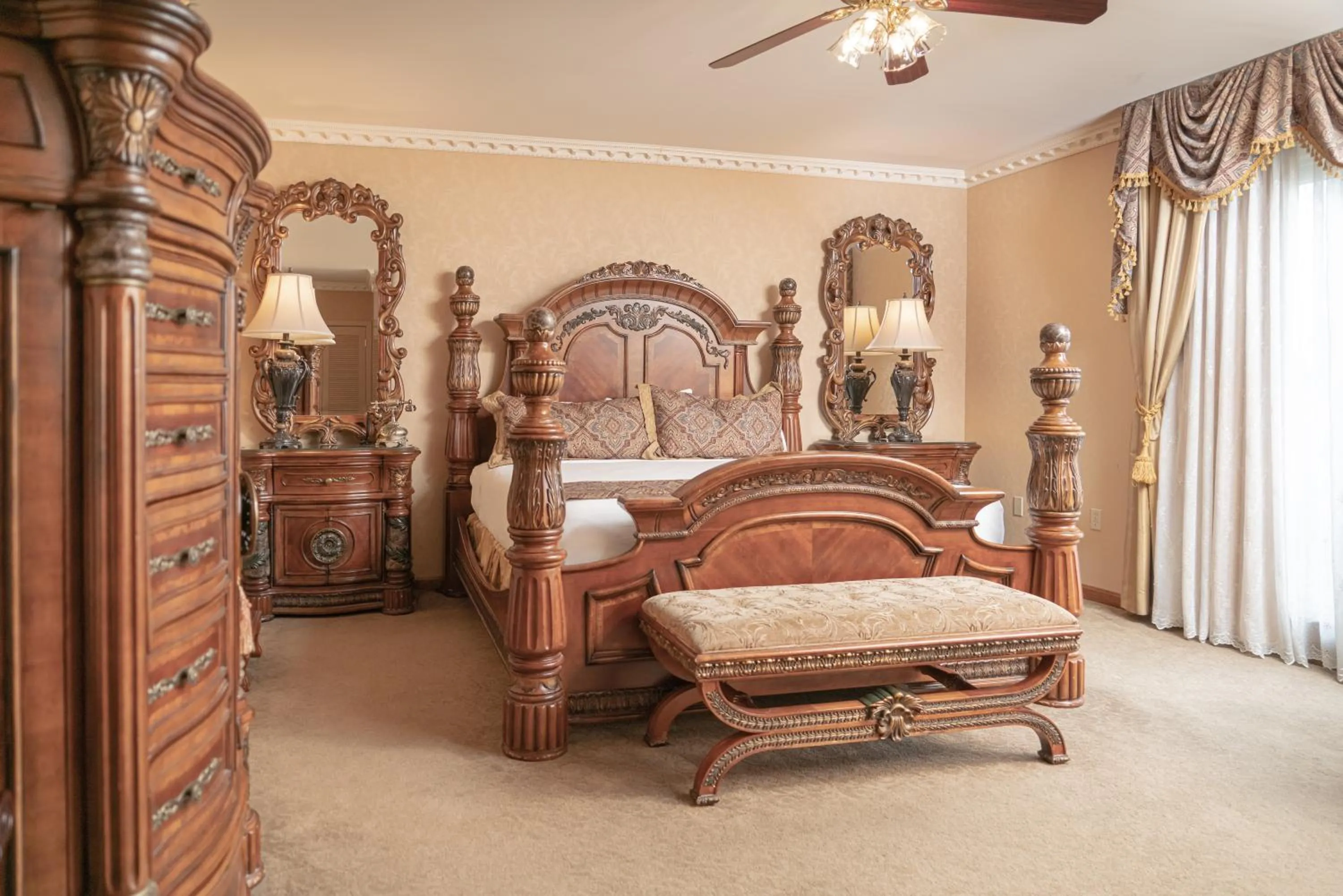 Bed in Fulton Steamboat Inn